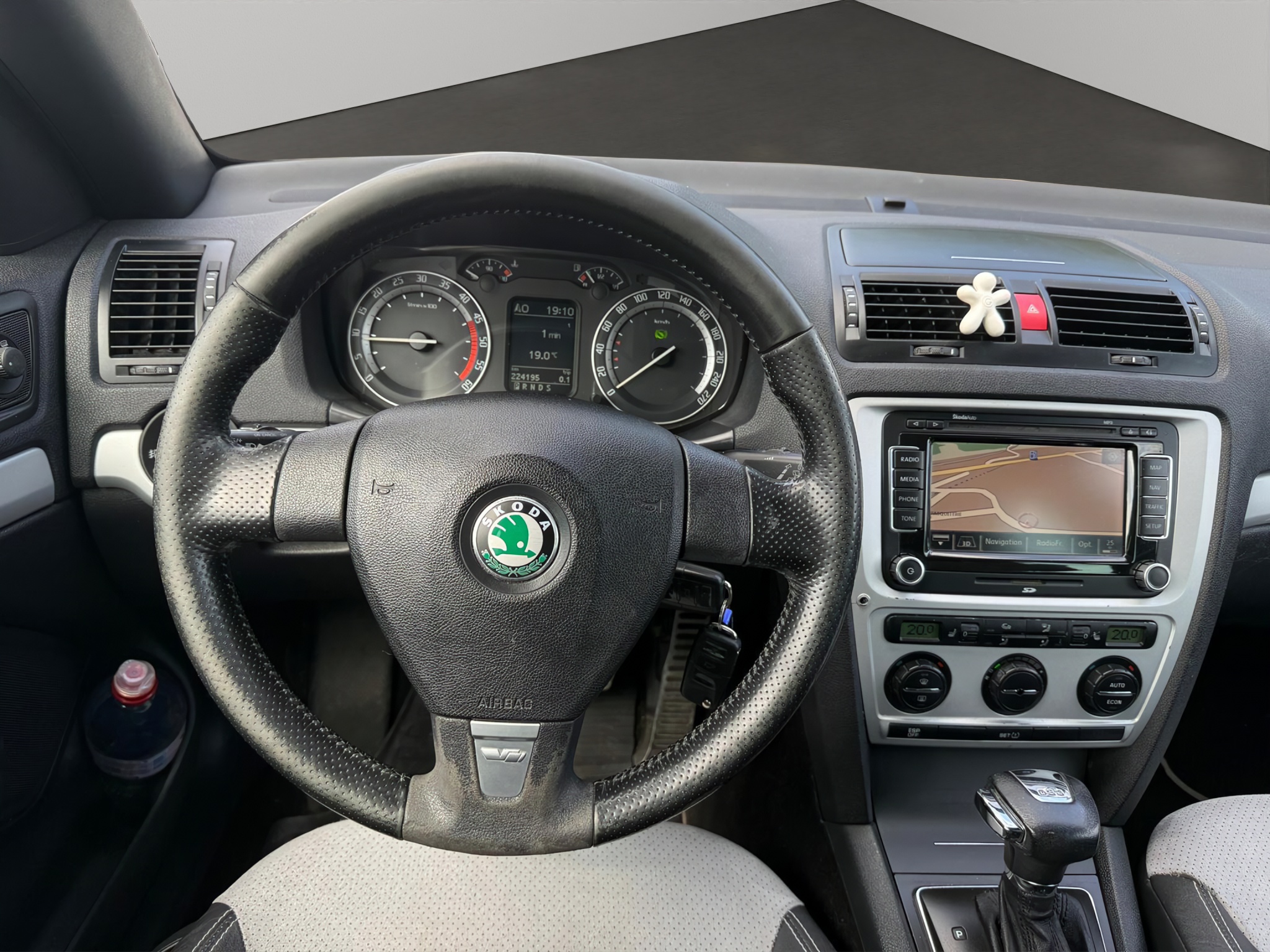 SKODA Octavia 2.0 TDI RS DSG — slika 10