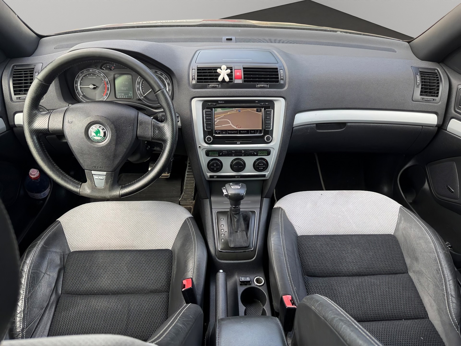 SKODA Octavia 2.0 TDI RS DSG-image-8
