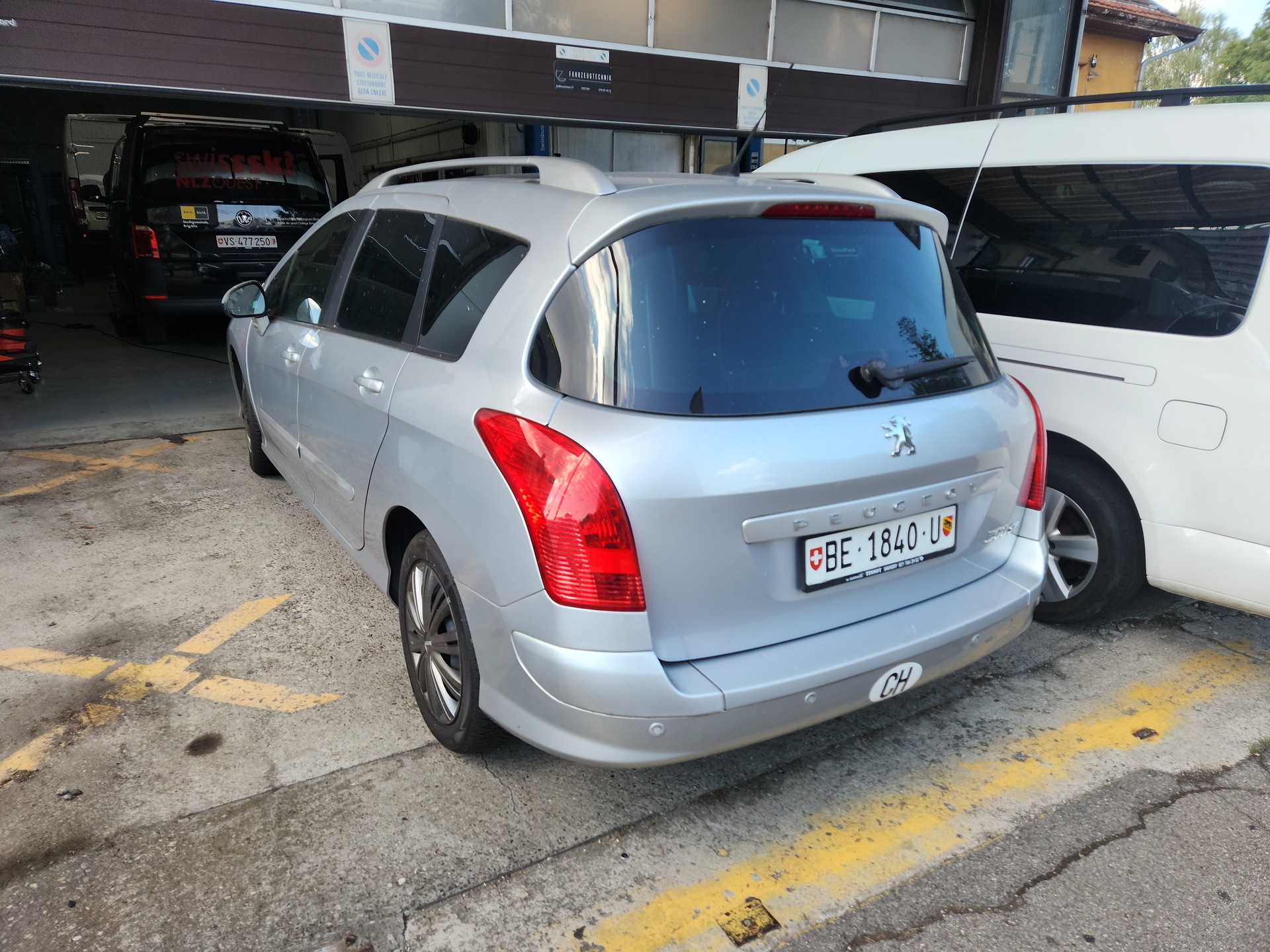 PEUGEOT 308 1.6 16V Turbo Allure-image-2