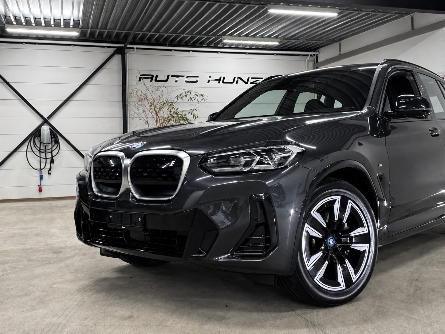 BMW iX3 Inspiring M-Sport 286PS Facelift-showroom-element-1