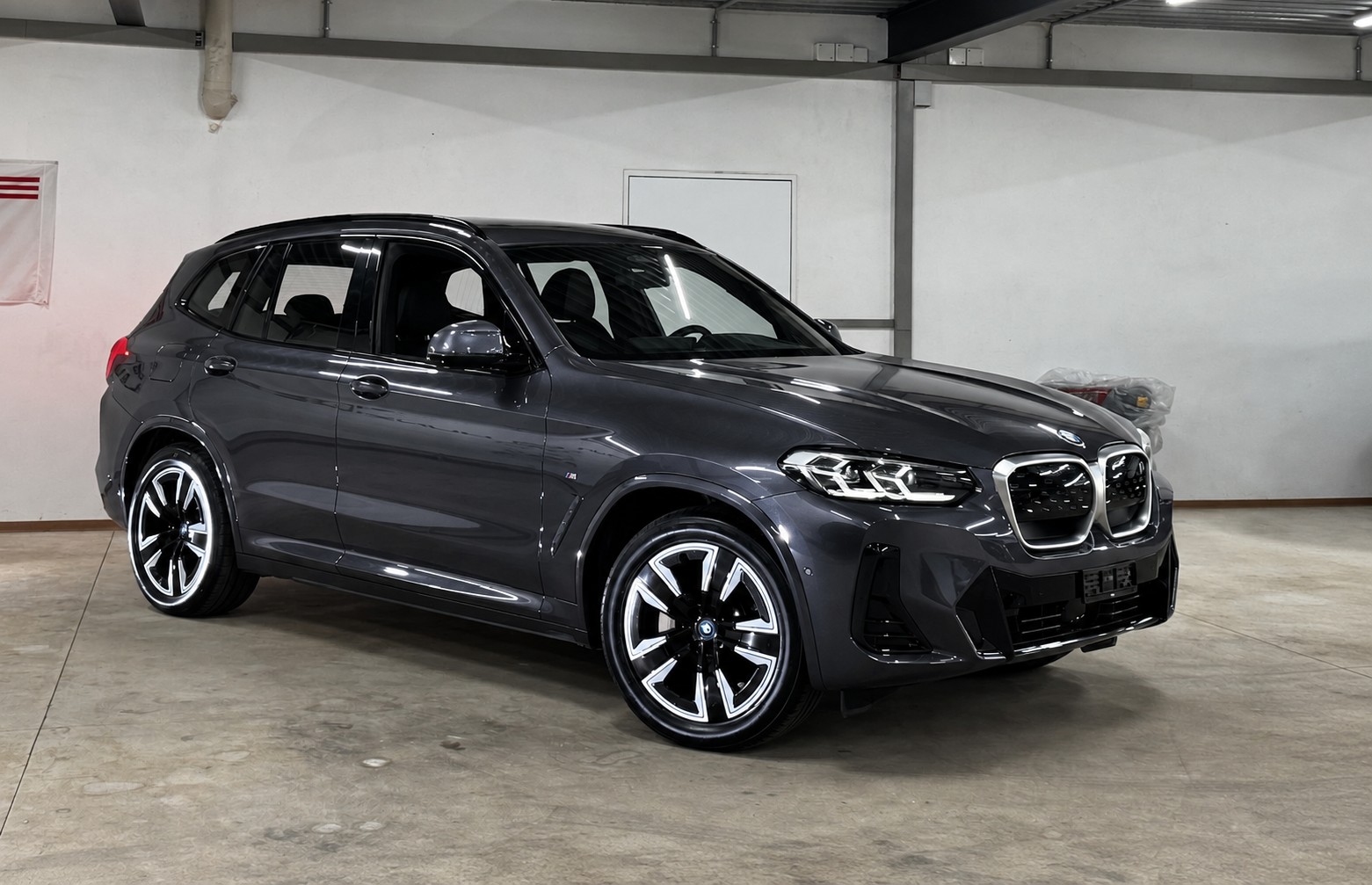 BMW iX3 Inspiring M-Sport 286PS Facelift-showroom-element-2