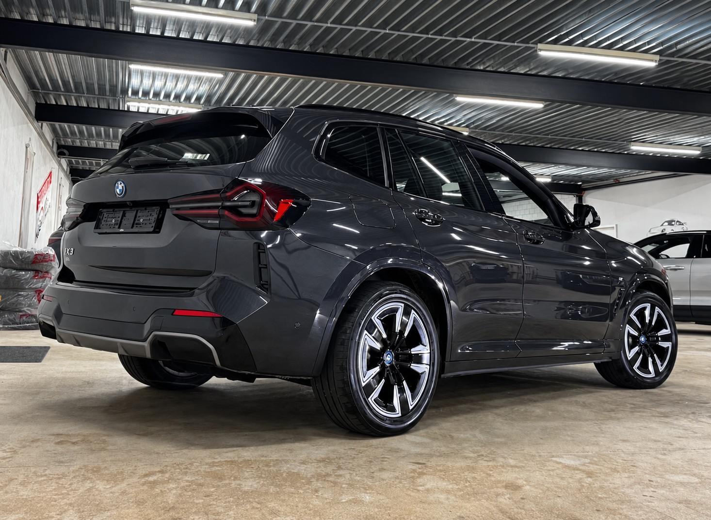 BMW iX3 Inspiring M-Sport 286PS Facelift-image-4