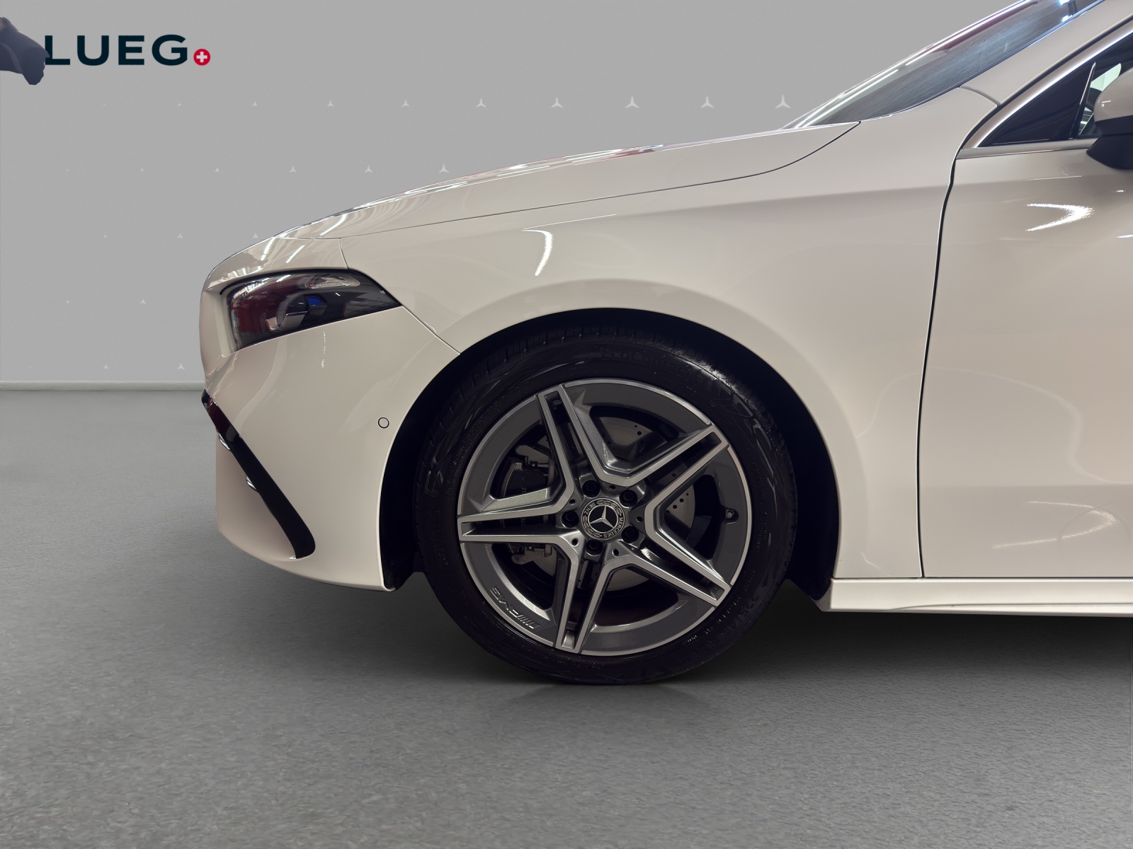 MERCEDES-BENZ A 220 d - AMG / 360 Grad Kamera / Multibeam LED / AHK / Ambiente-Licht-image-6