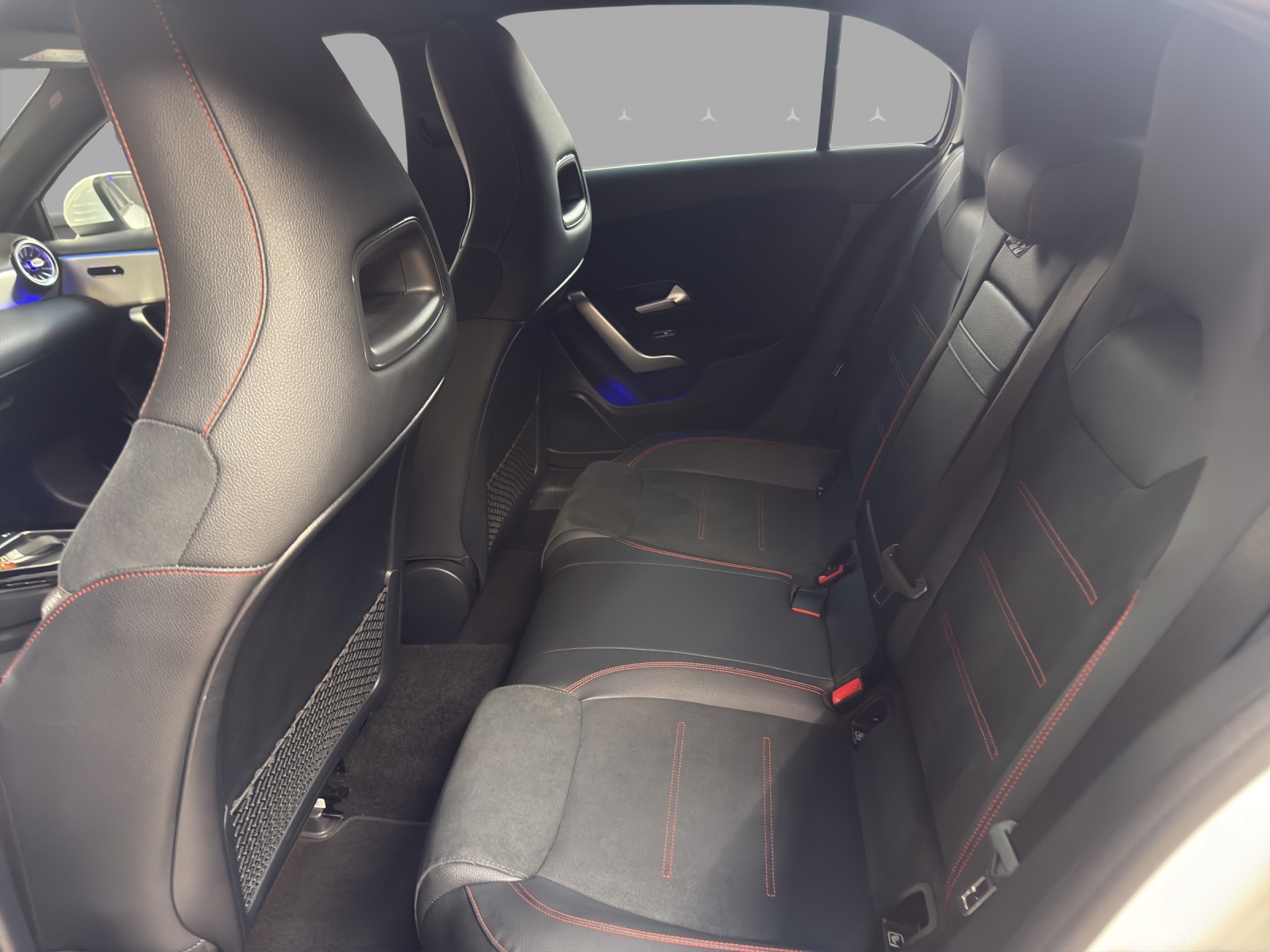 MERCEDES-BENZ A 220 d - AMG / 360 Grad Kamera / Multibeam LED / AHK / Ambiente-Licht-image-13