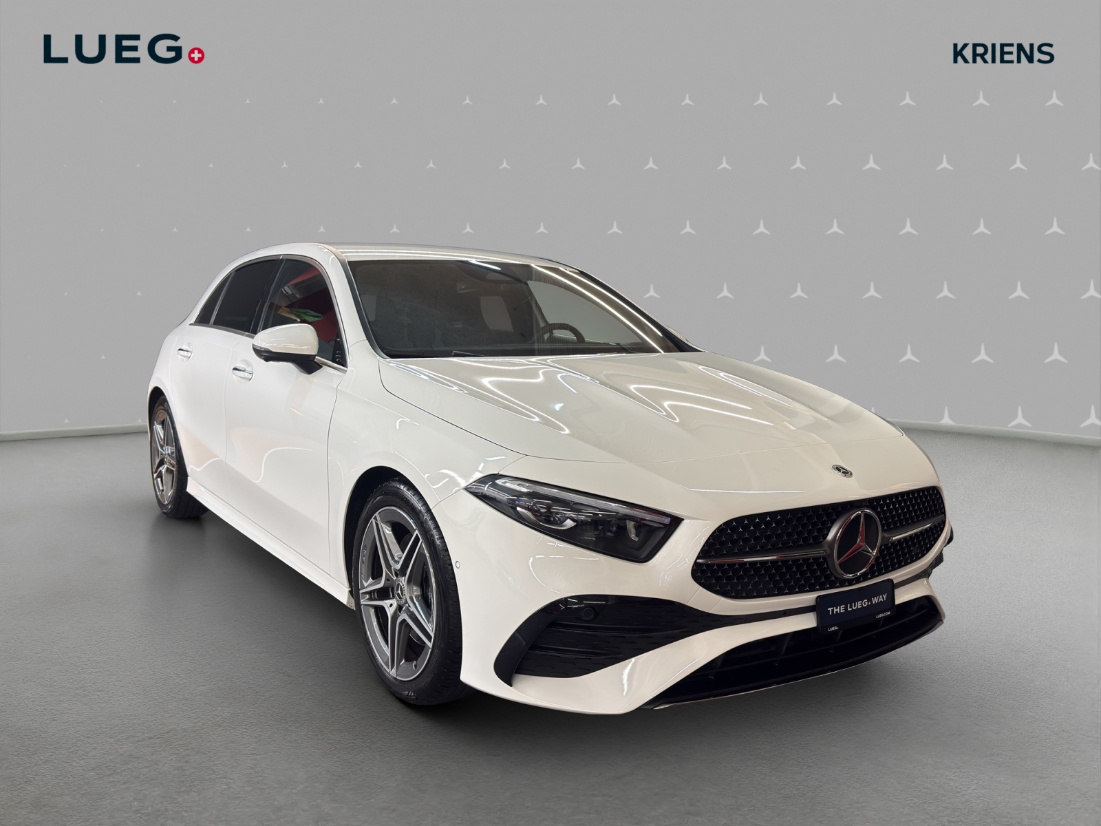 MERCEDES-BENZ A 220 d - AMG / 360 Grad Kamera / Multibeam LED / AHK / Ambiente-Licht-image-4