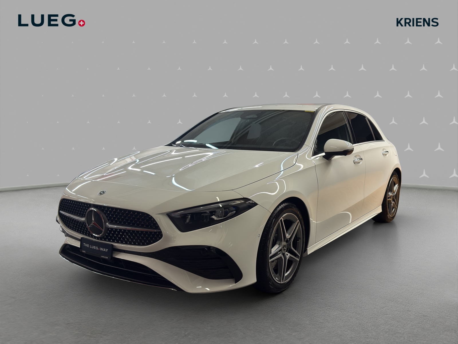 MERCEDES-BENZ A 220 d - AMG / 360 Grad Kamera / Multibeam LED / AHK / Ambiente-Licht-image-0