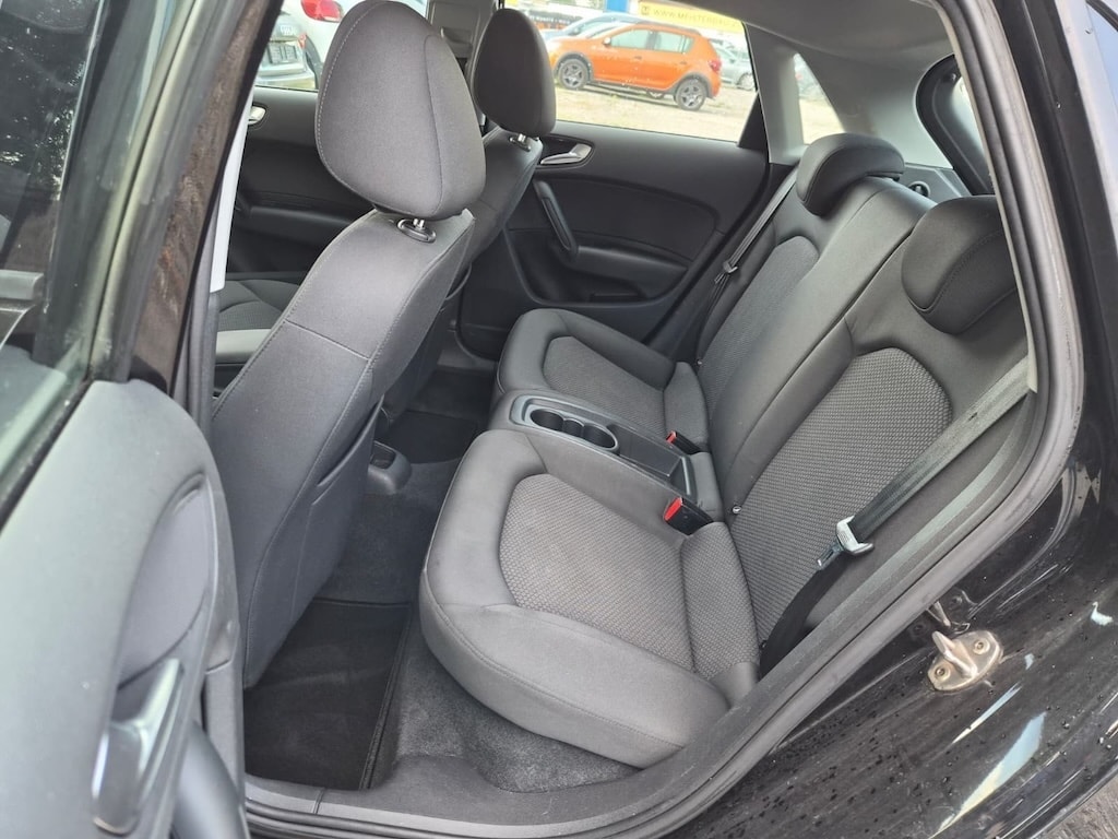 AUDI A1 Sportback 1.4 TFSI Attraction S-tronic-image-8