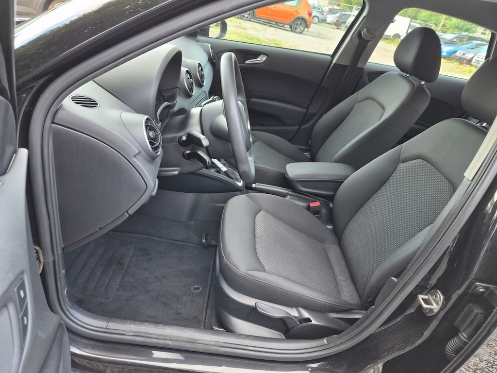 AUDI A1 Sportback 1.4 TFSI Attraction S-tronic-image-7