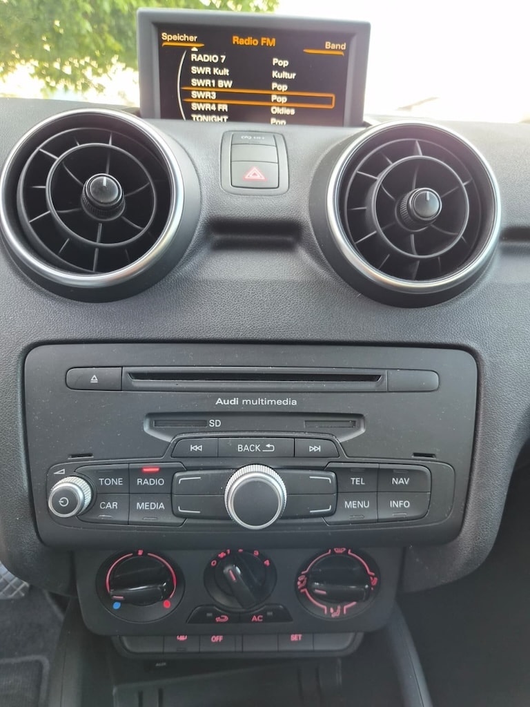AUDI A1 Sportback 1.4 TFSI Attraction S-tronic-image-11
