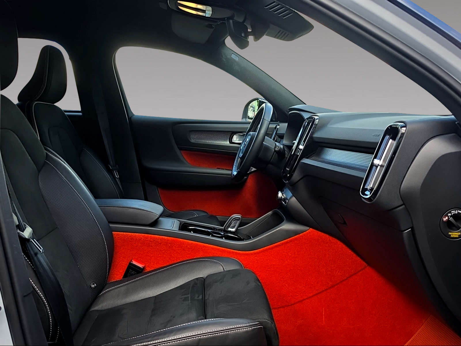 VOLVO XC40 P8 Twin R-Design AWD-image-13