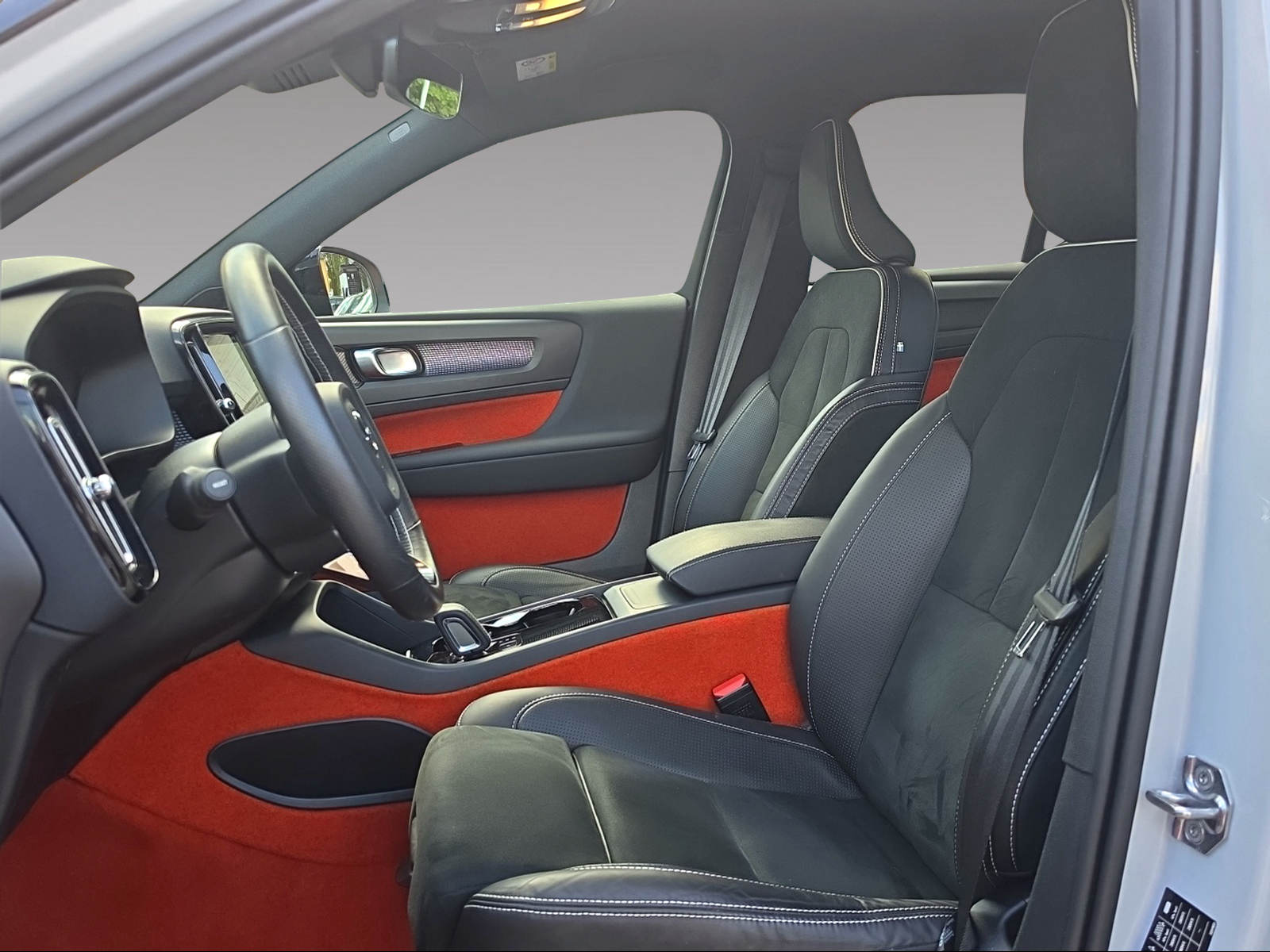 VOLVO XC40 P8 Twin R-Design AWD-image-7