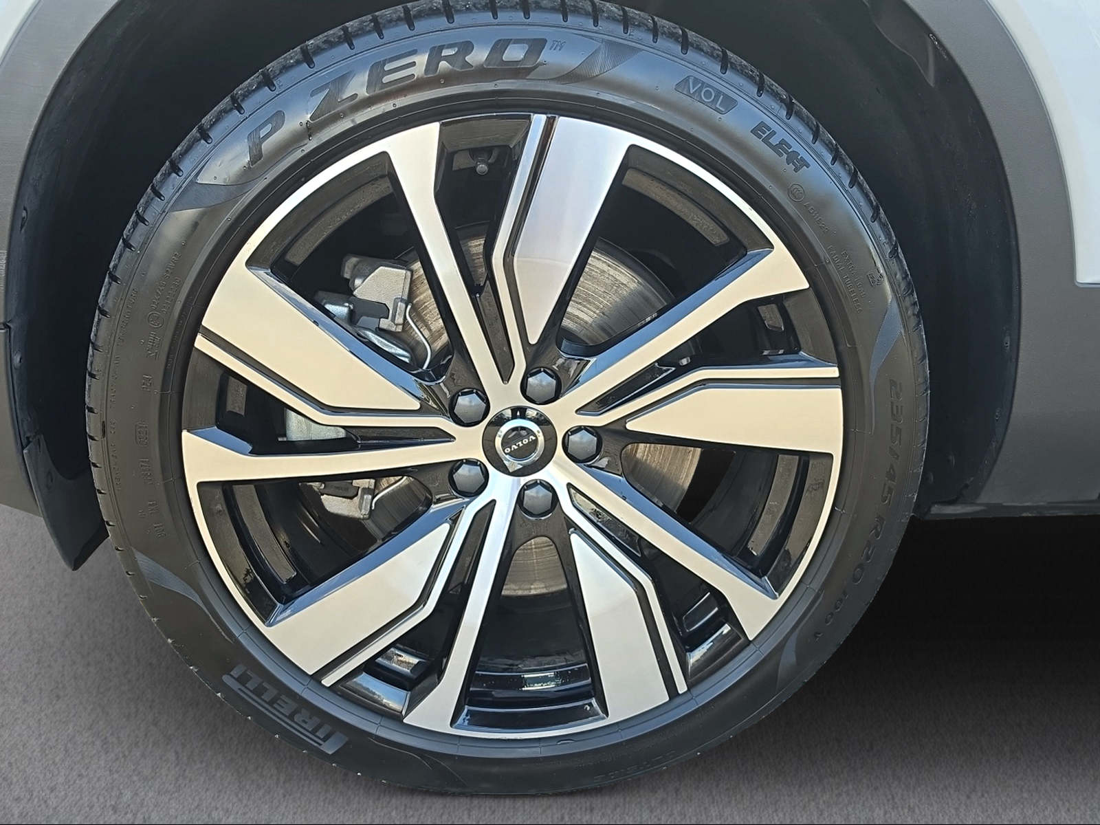 VOLVO XC40 P8 Twin R-Design AWD-image-5