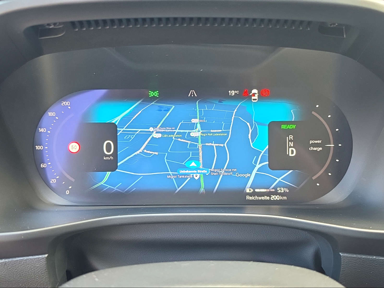 VOLVO XC40 P8 Twin R-Design AWD-image-10