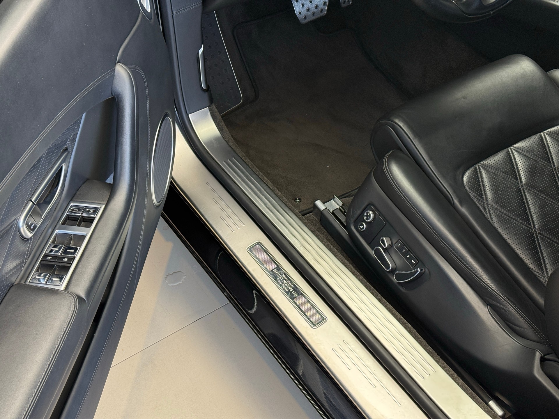 BENTLEY Continental GT 6.0 W12-image-13