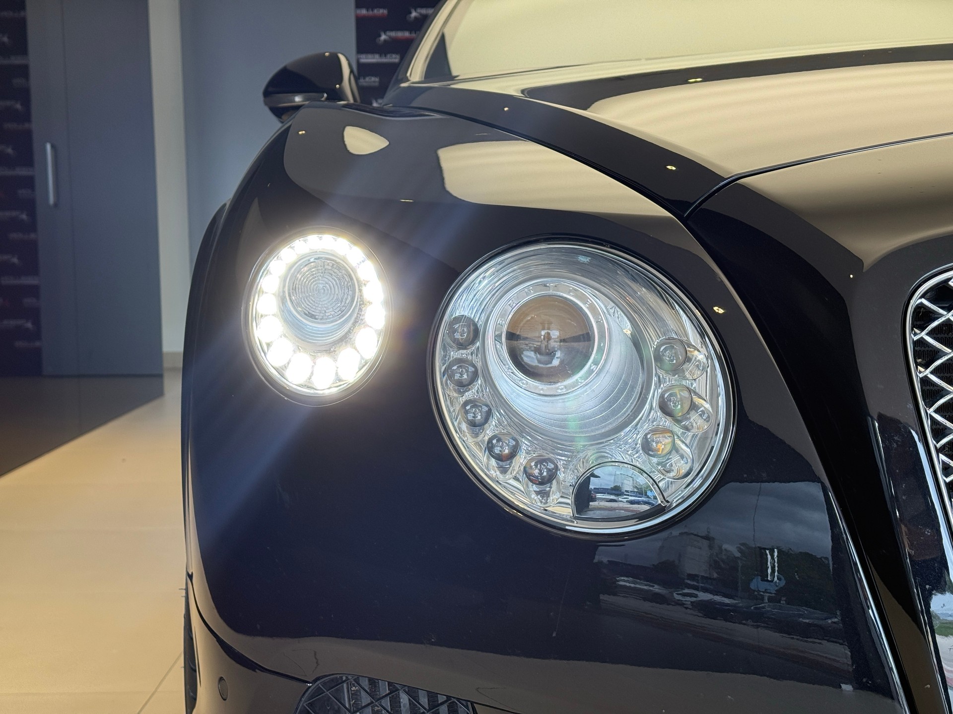 BENTLEY Continental GT 6.0 W12-showroom-element-3
