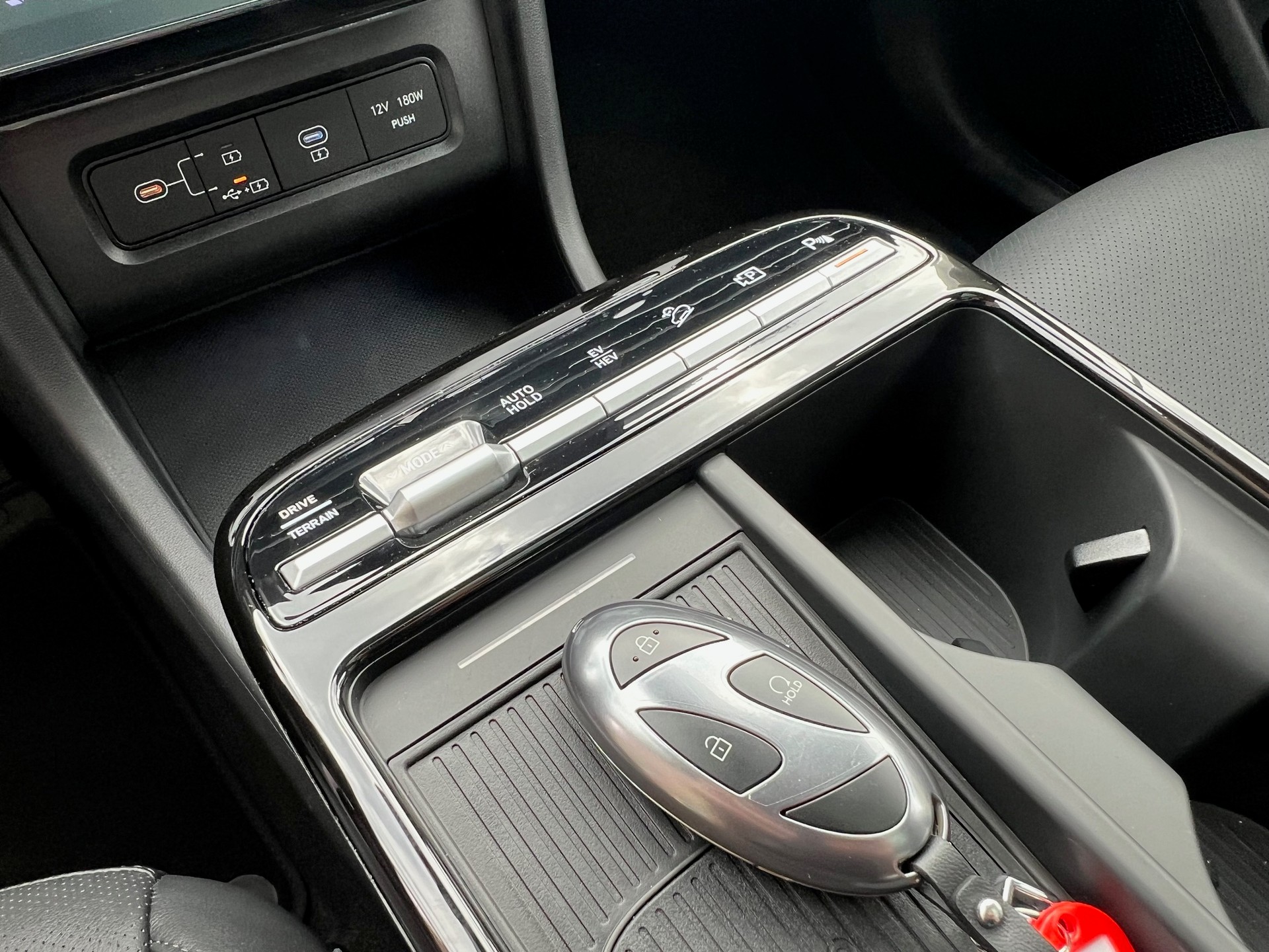 HYUNDAI Tucson 1.6 TGDI PHEV Vertex Swiss Edition 4WD-image-16