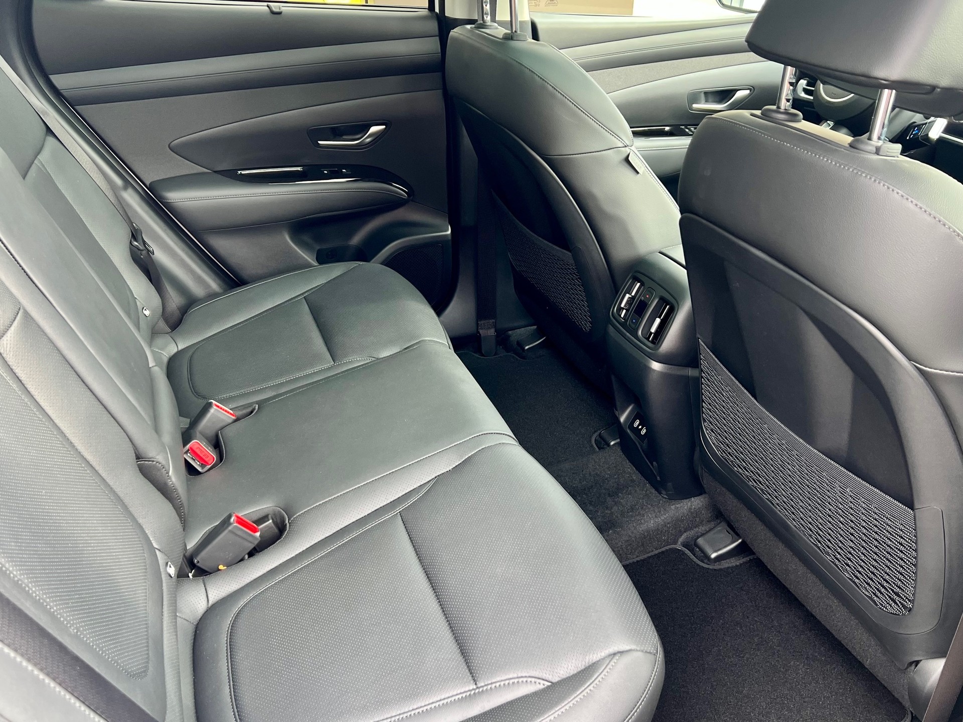 HYUNDAI Tucson 1.6 TGDI PHEV Vertex Swiss Edition 4WD-image-9