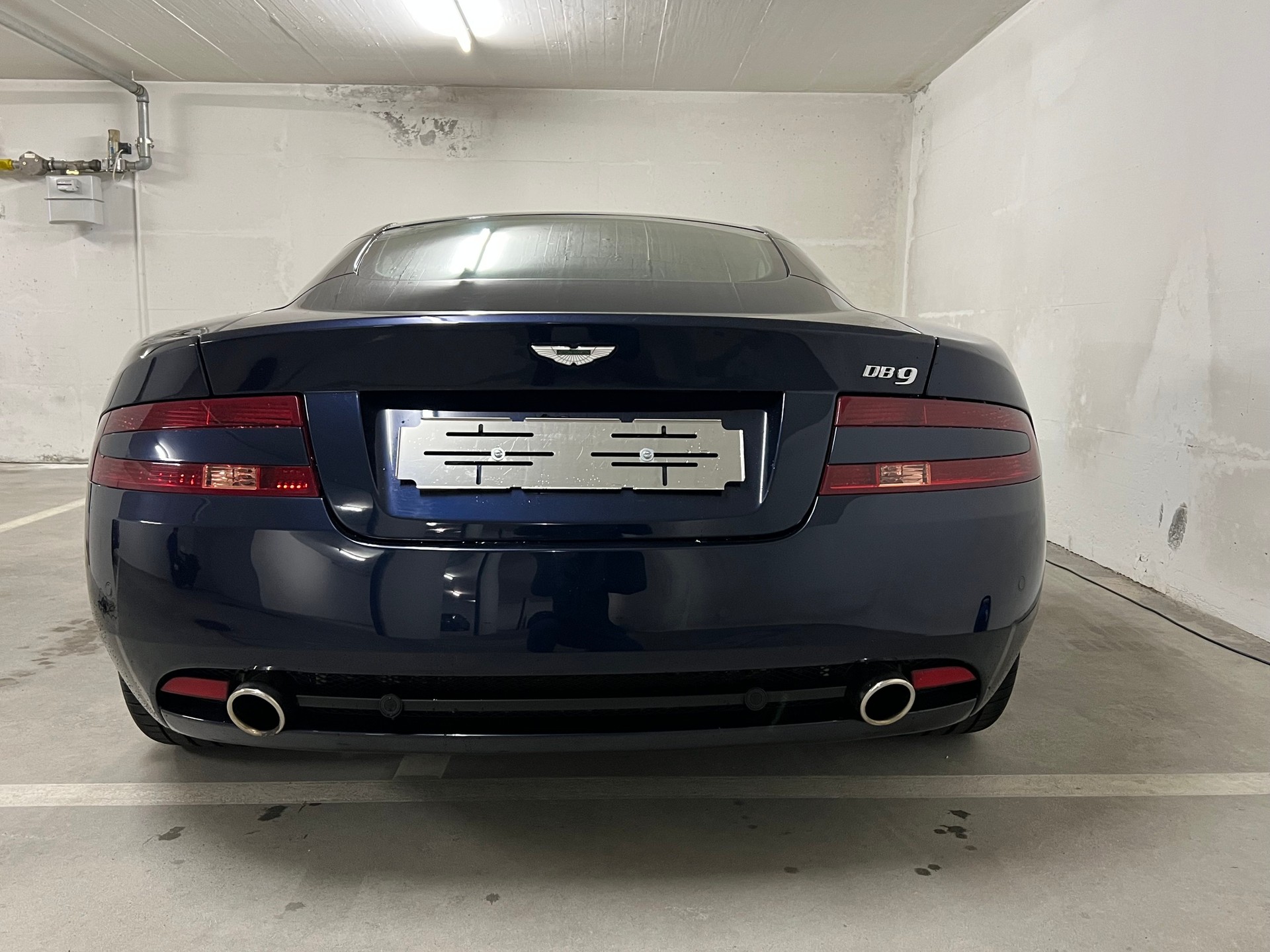 ASTON MARTIN DB9-image-5