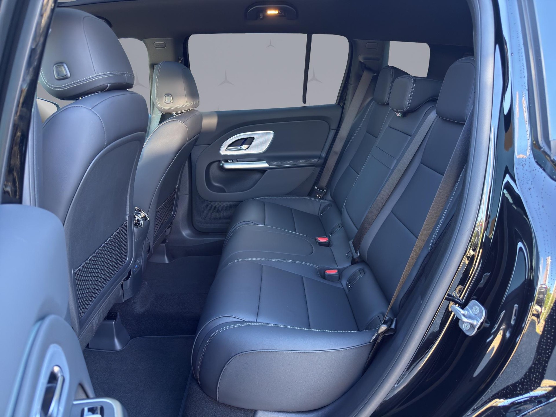 MERCEDES-BENZ GLB 220 4matic-image-11