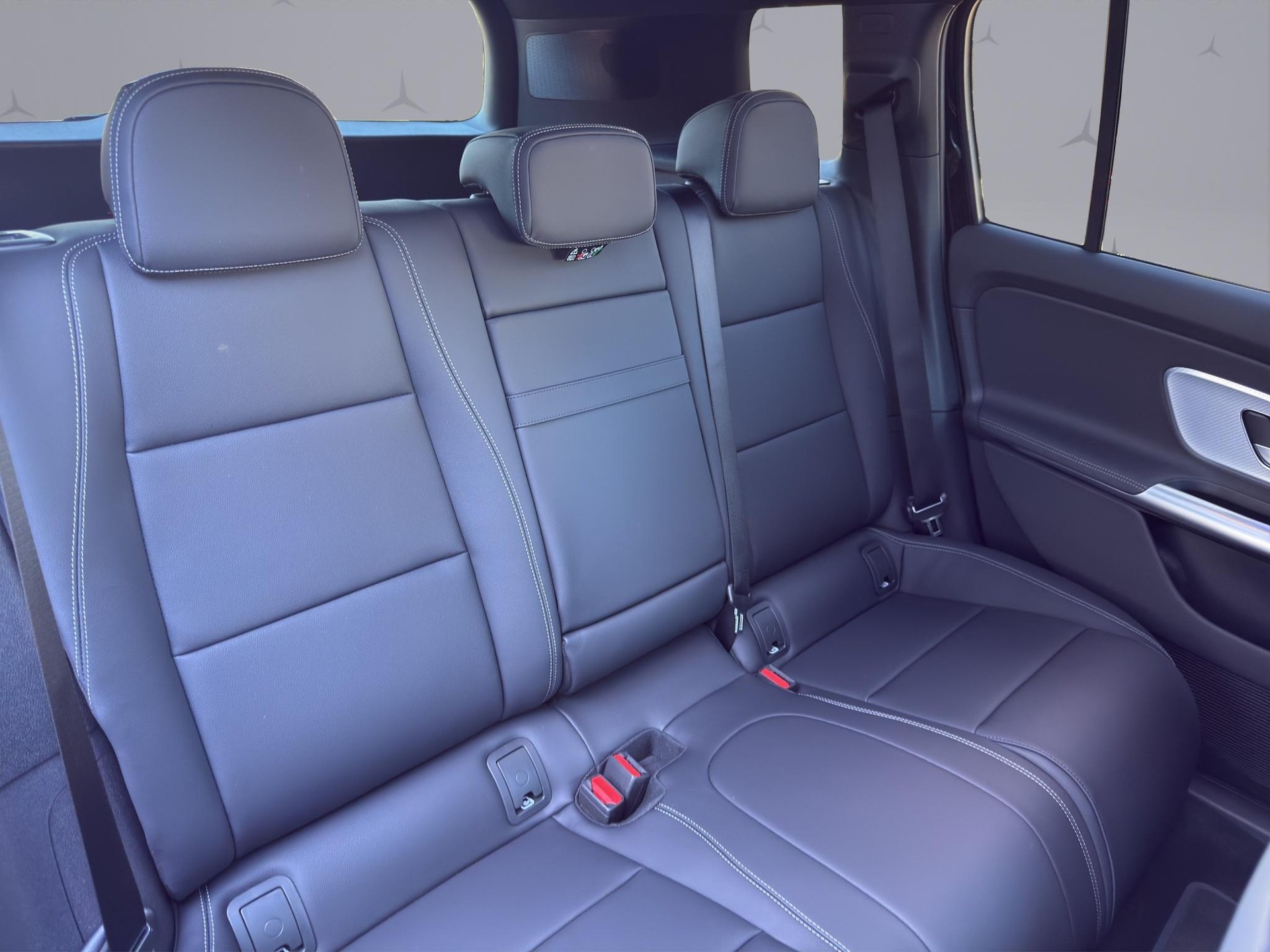MERCEDES-BENZ GLB 220 4matic-image-16