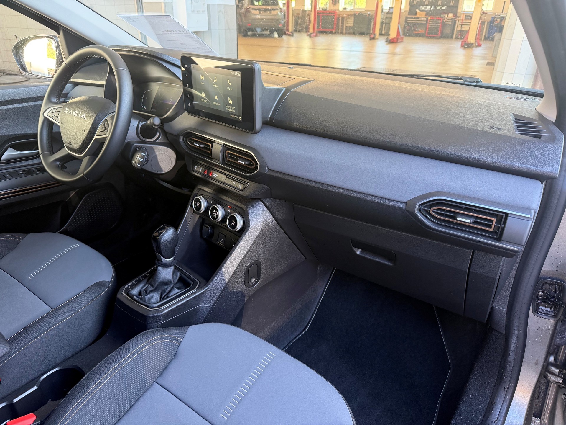 DACIA Jogger HEV 140 Extreme-image-5