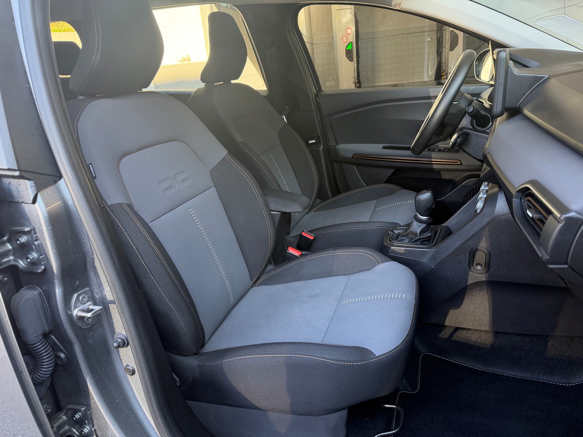 DACIA Jogger HEV 140 Extreme-image-8