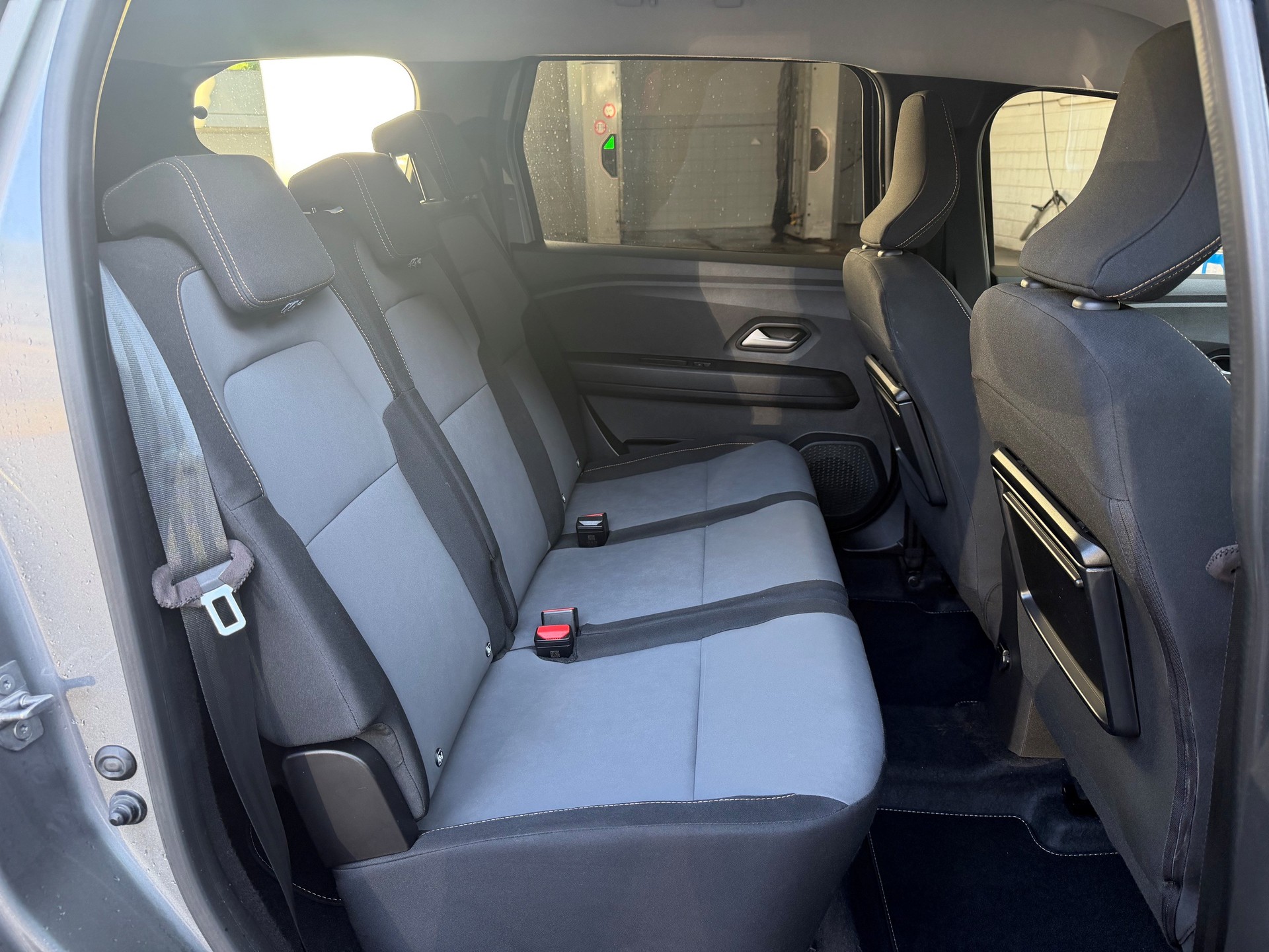DACIA Jogger HEV 140 Extreme-image-10