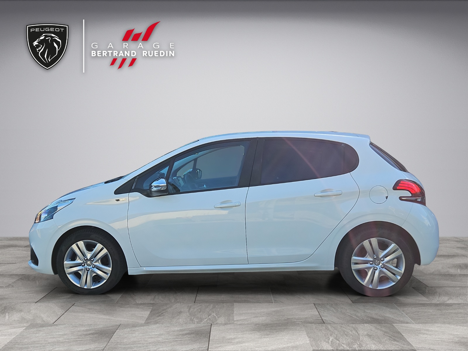 PEUGEOT 208 1.2 PureTech Style-image-2