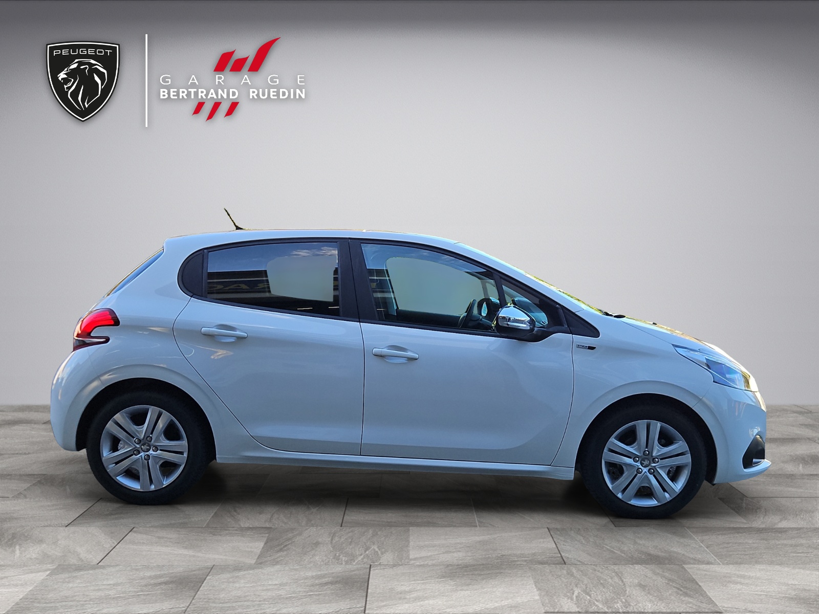 PEUGEOT 208 1.2 PureTech Style-image-6
