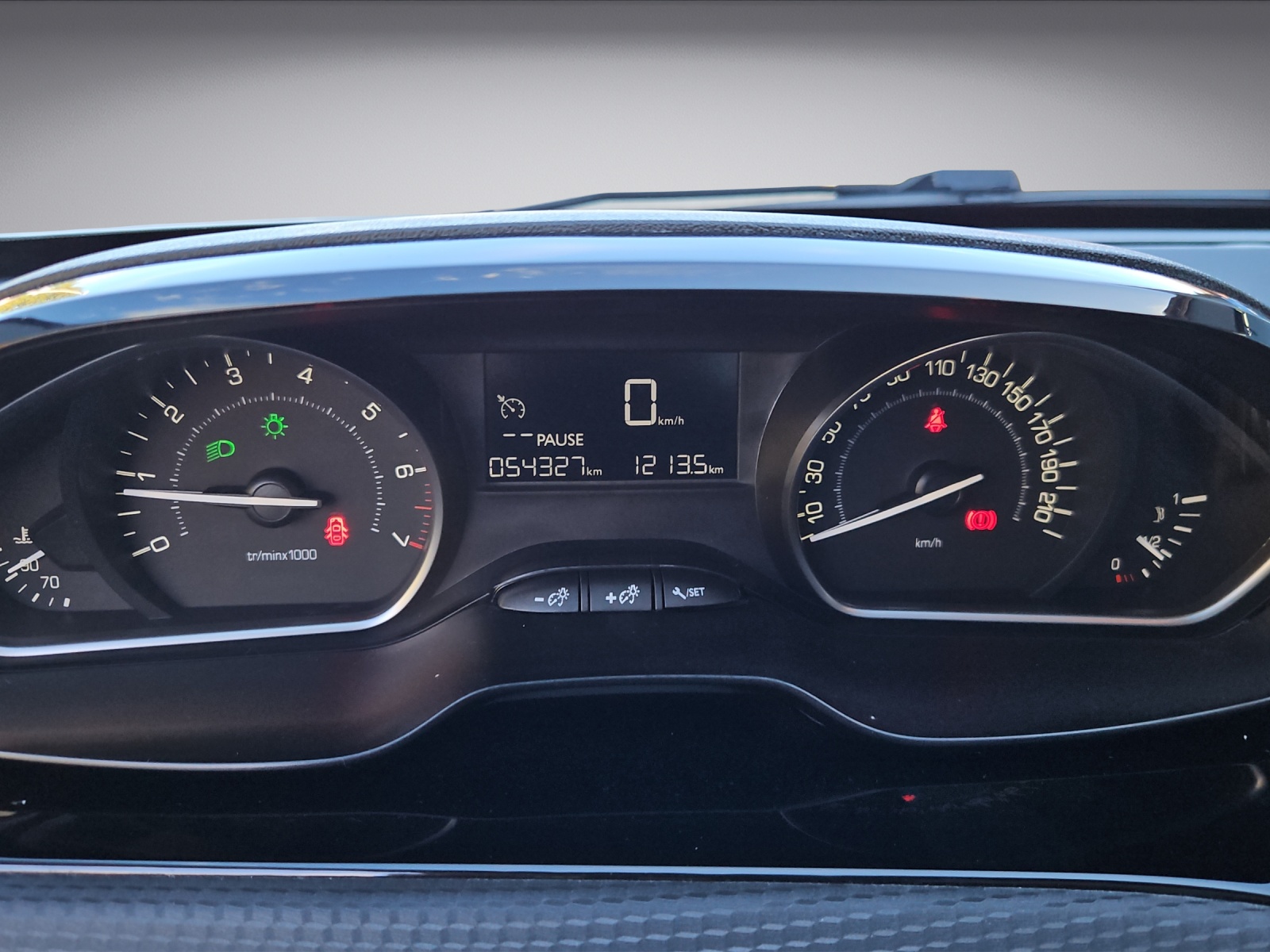 PEUGEOT 208 1.2 PureTech Style-image-15