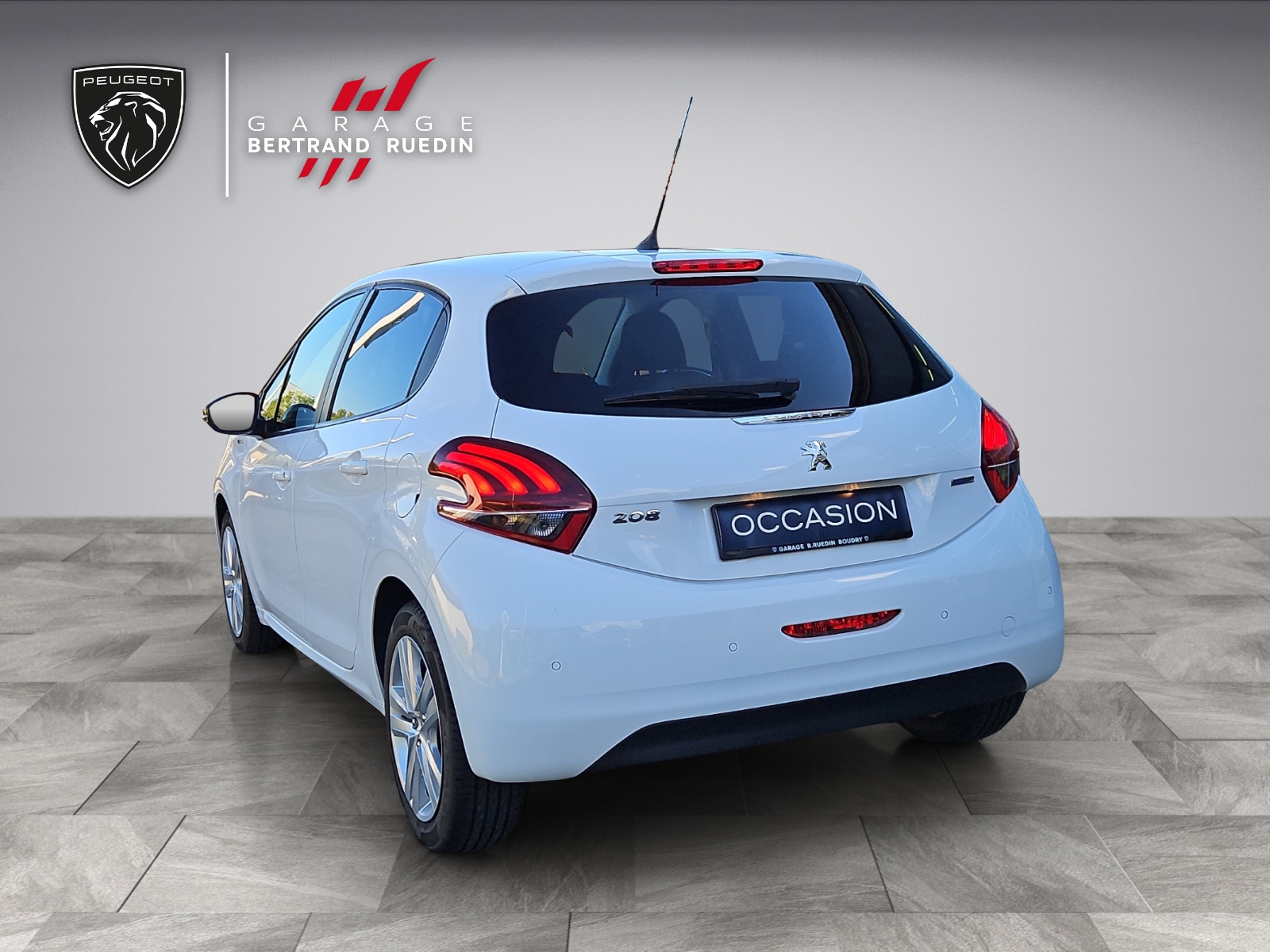 PEUGEOT 208 1.2 PureTech Style-image-1