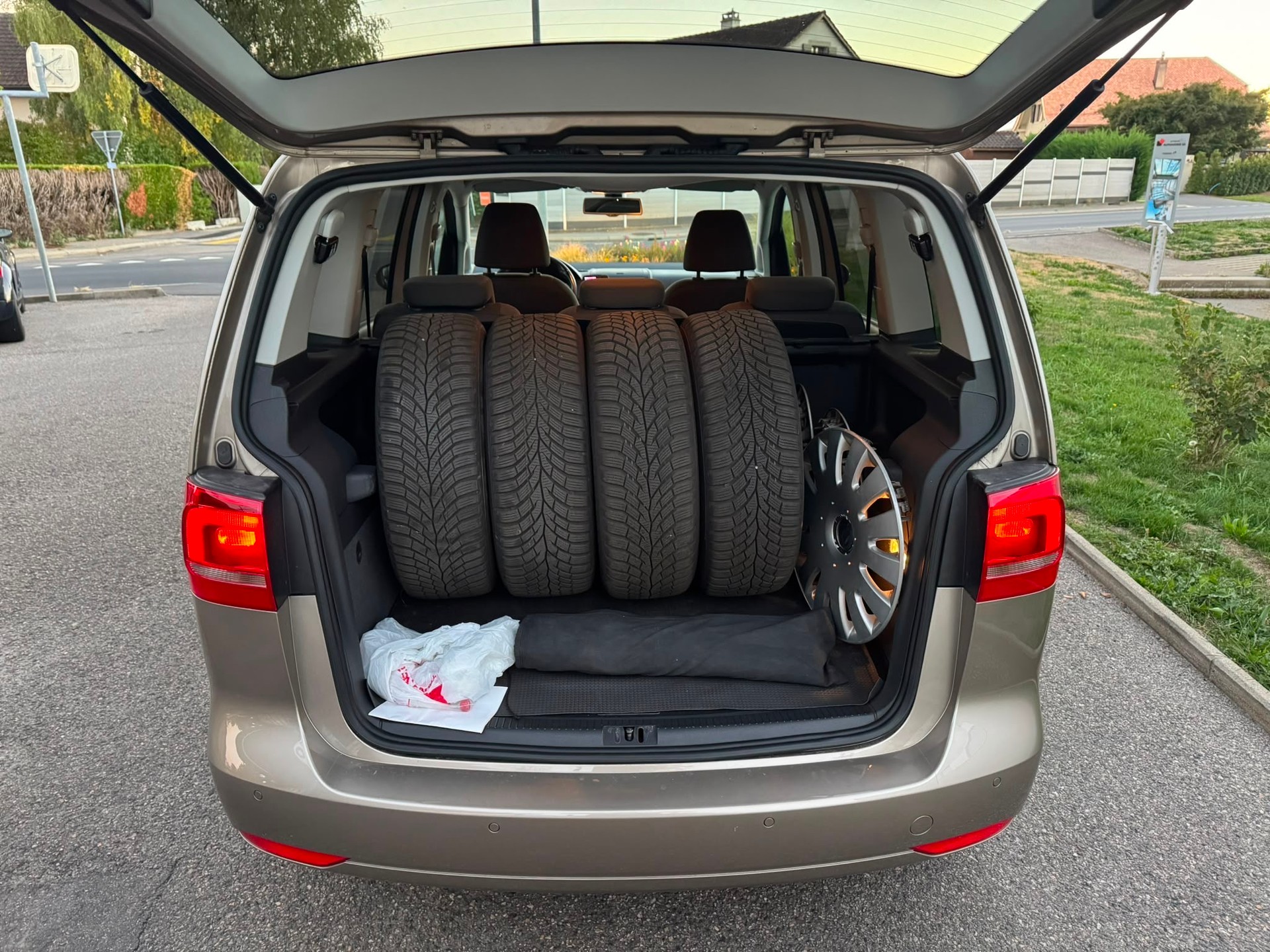 VW Touran 1.4 TSI Comfortline-image-8