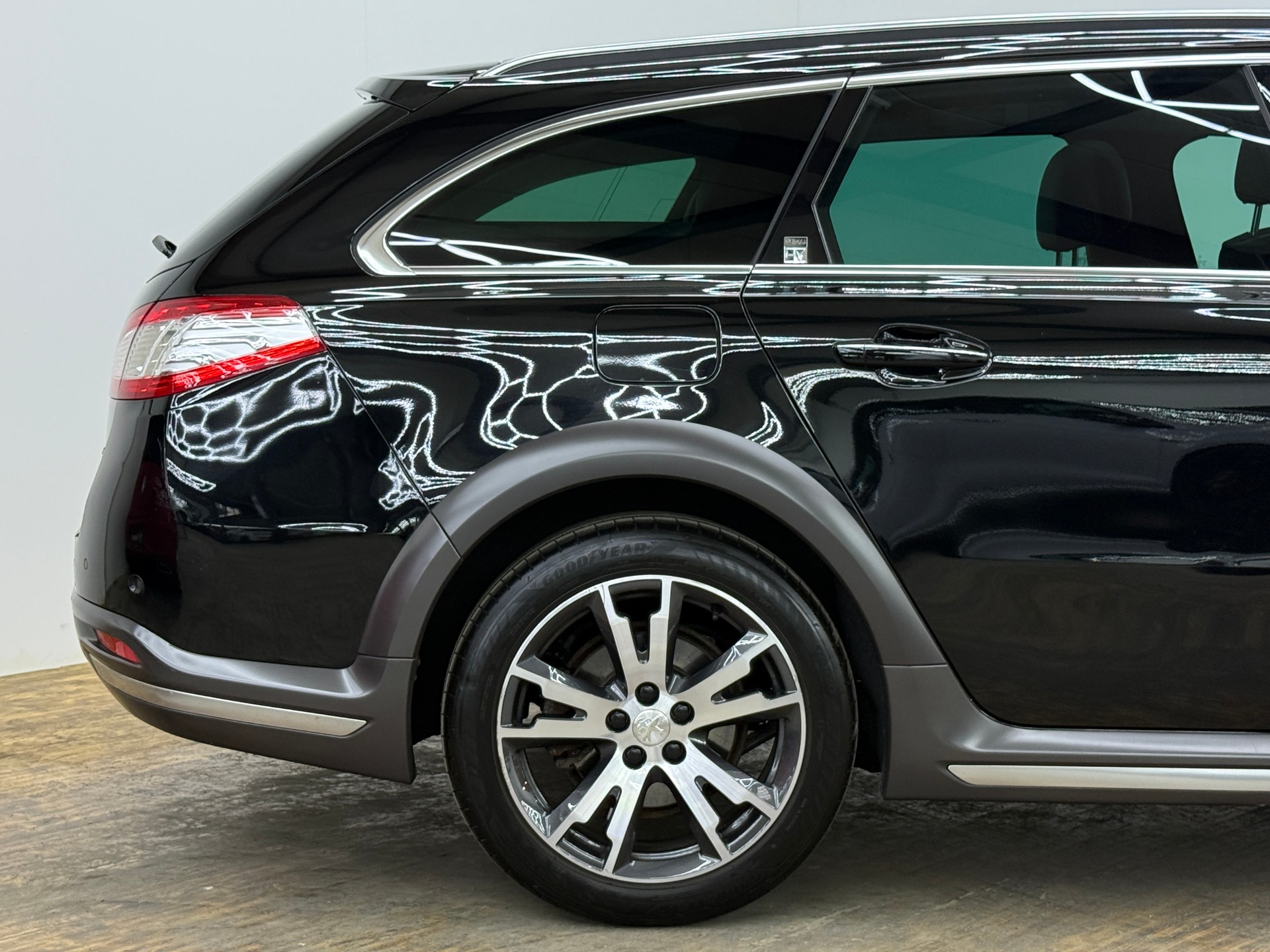 PEUGEOT 508 RXH 2.0 HDI Hybrid4 ETG6-image-15