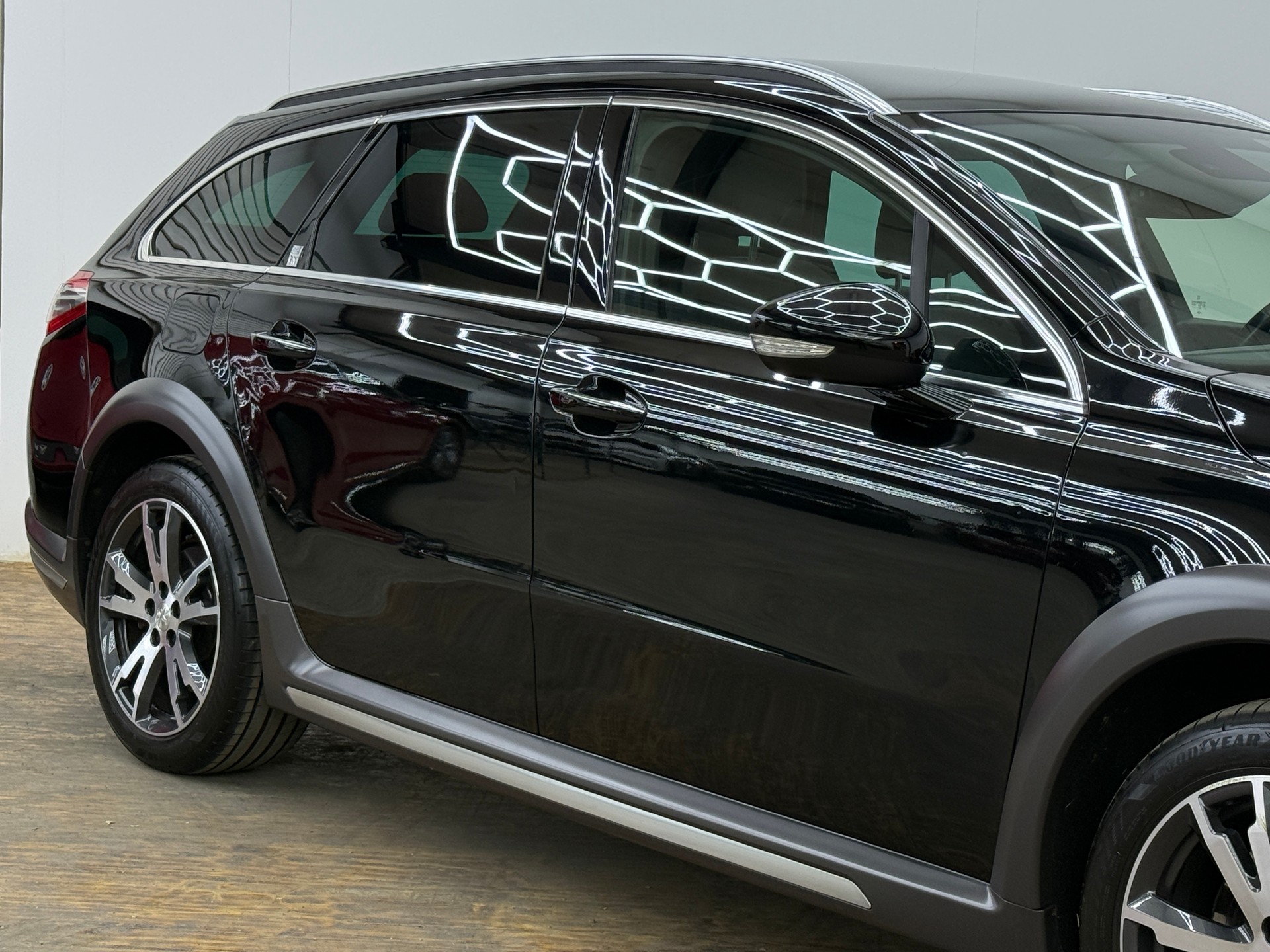PEUGEOT 508 RXH 2.0 HDI Hybrid4 ETG6-image-16