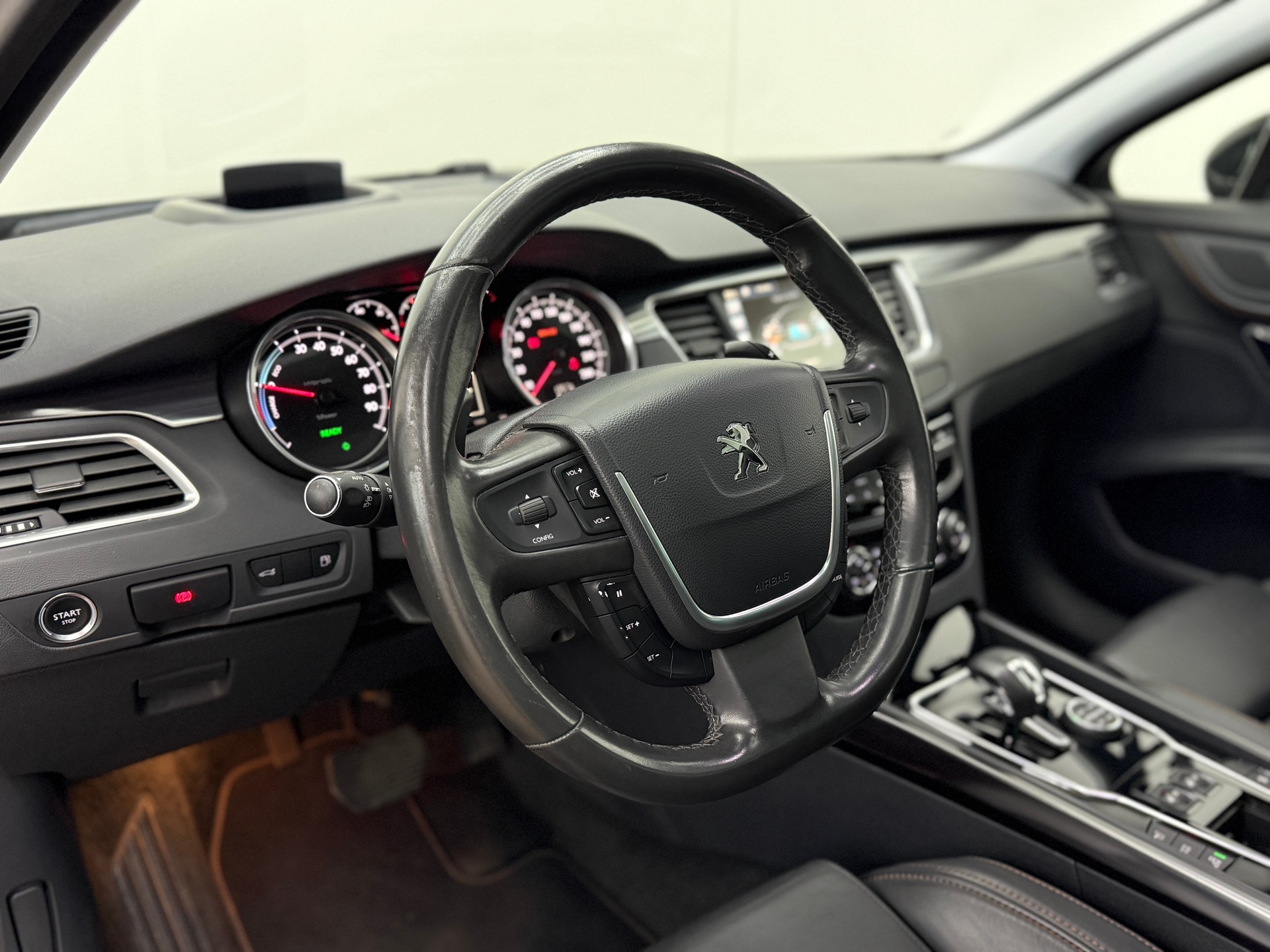 PEUGEOT 508 RXH 2.0 HDI Hybrid4 ETG6-image-25