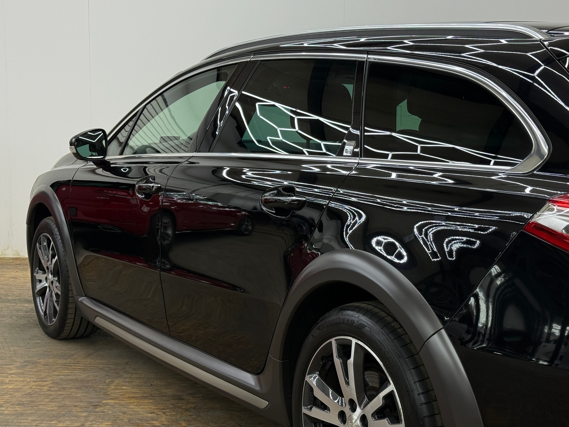 PEUGEOT 508 RXH 2.0 HDI Hybrid4 ETG6-image-8