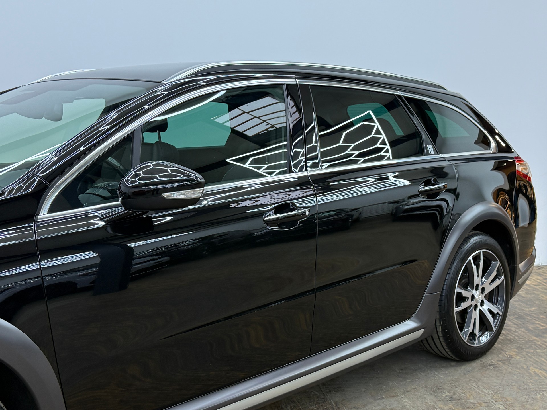 PEUGEOT 508 RXH 2.0 HDI Hybrid4 ETG6-image-6