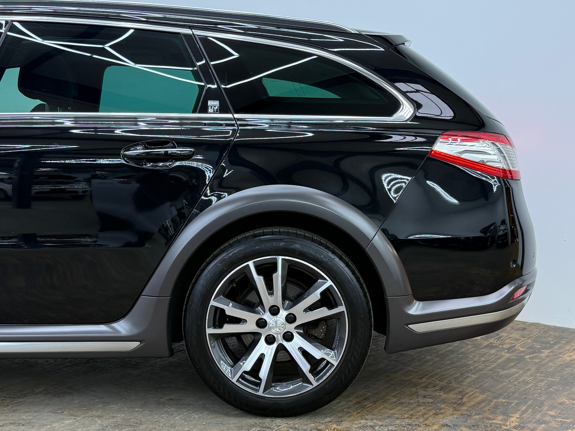 PEUGEOT 508 RXH 2.0 HDI Hybrid4 ETG6-image-7