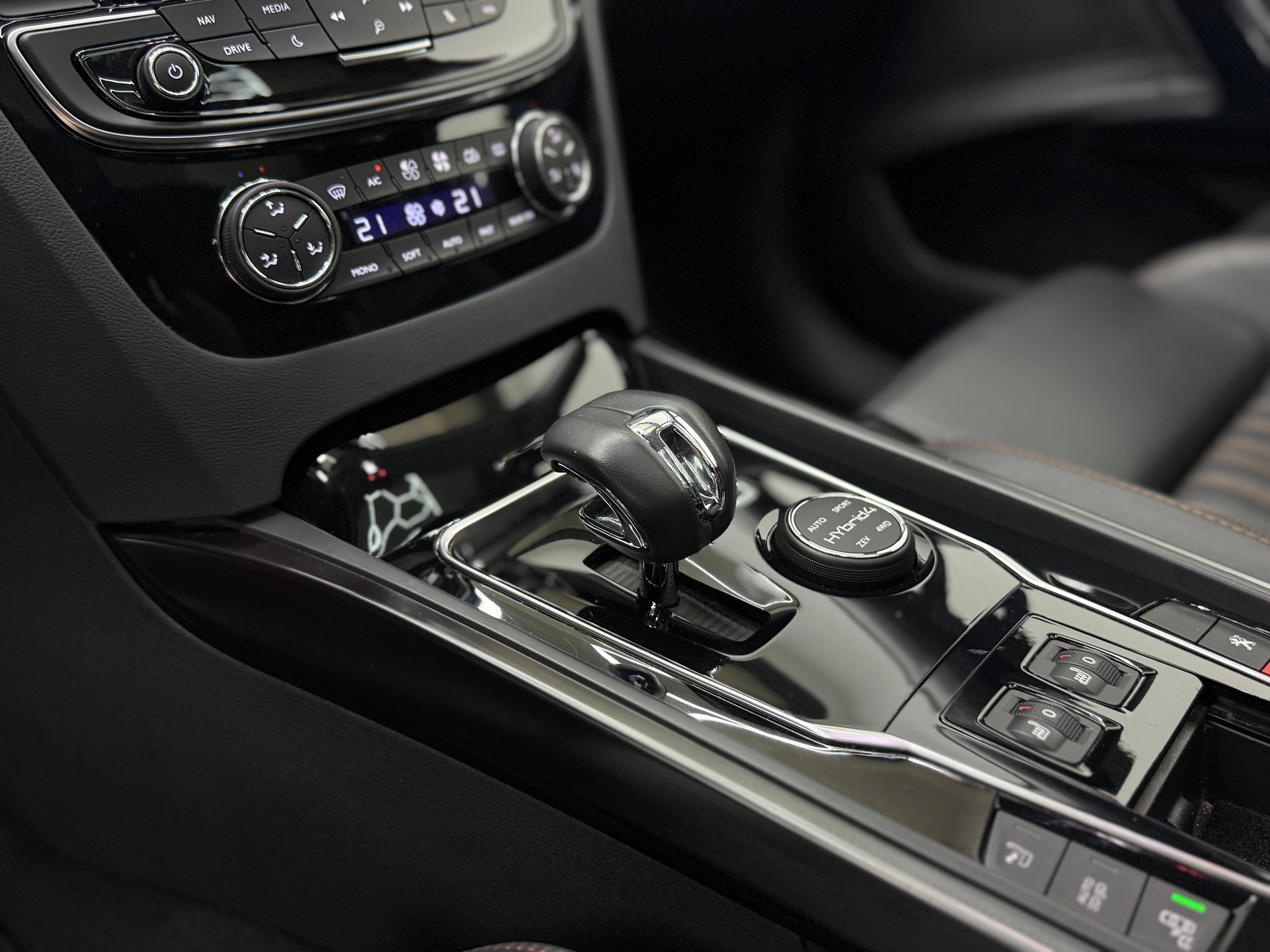 PEUGEOT 508 RXH 2.0 HDI Hybrid4 ETG6-image-28