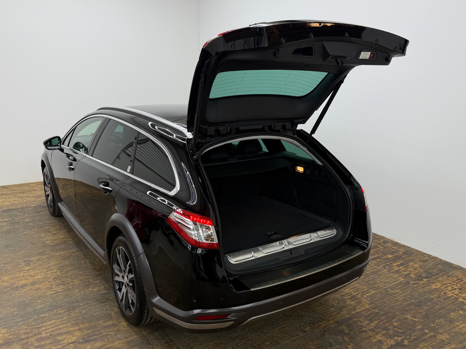 PEUGEOT 508 RXH 2.0 HDI Hybrid4 ETG6-image-23