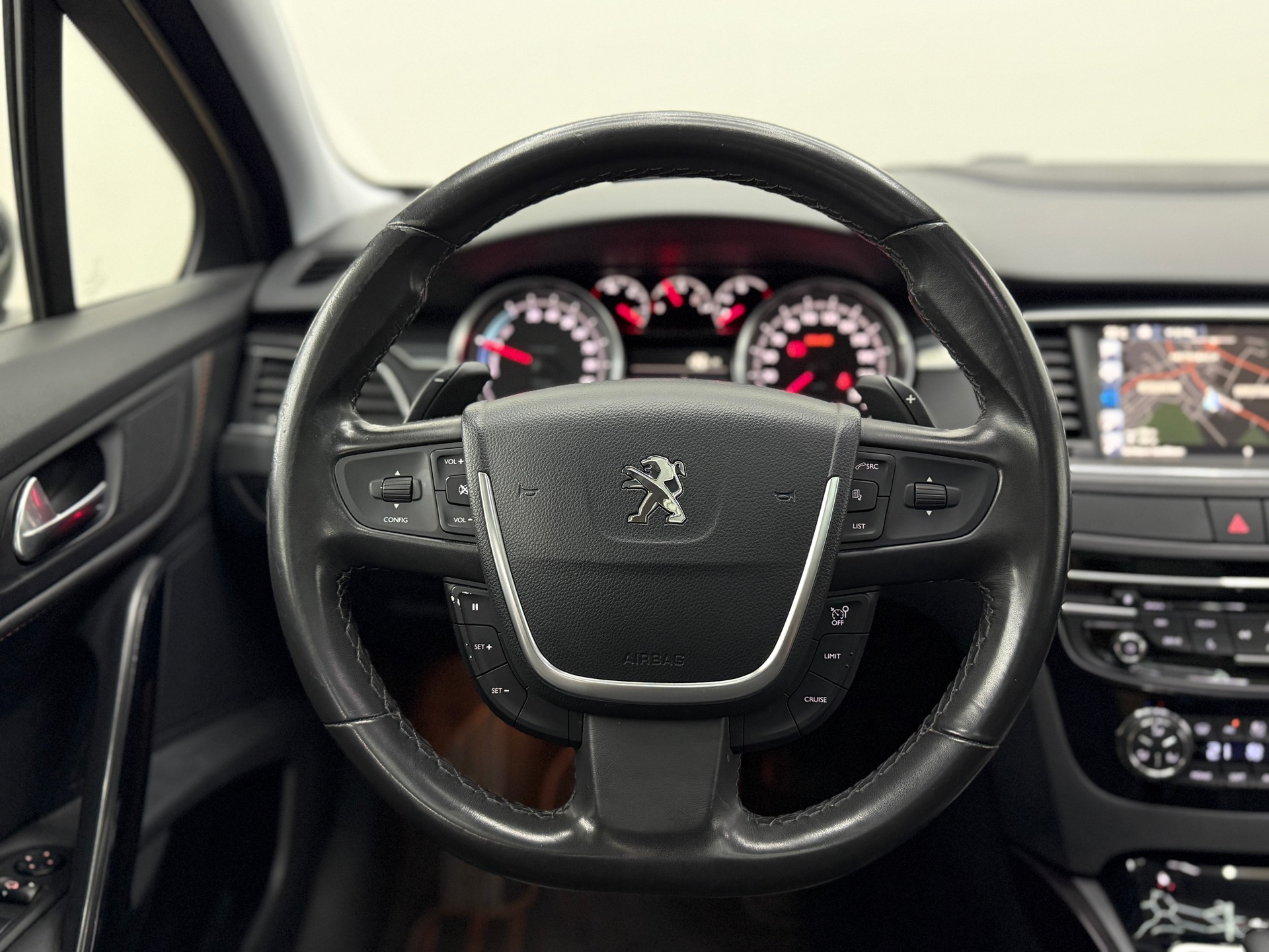 PEUGEOT 508 RXH 2.0 HDI Hybrid4 ETG6-image-27