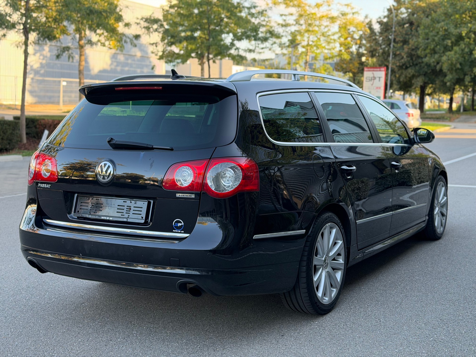 VW Passat Variant 3.2 V6 FSI R LINE 4Motion-image-3