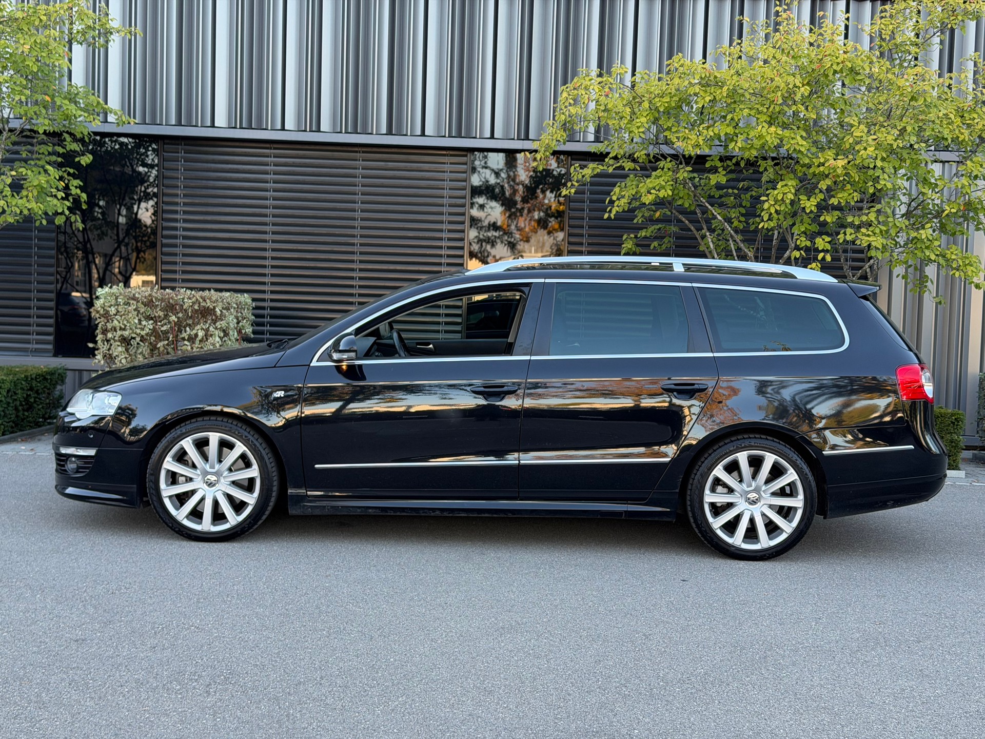 VW Passat Variant 3.2 V6 FSI R LINE 4Motion-image-1