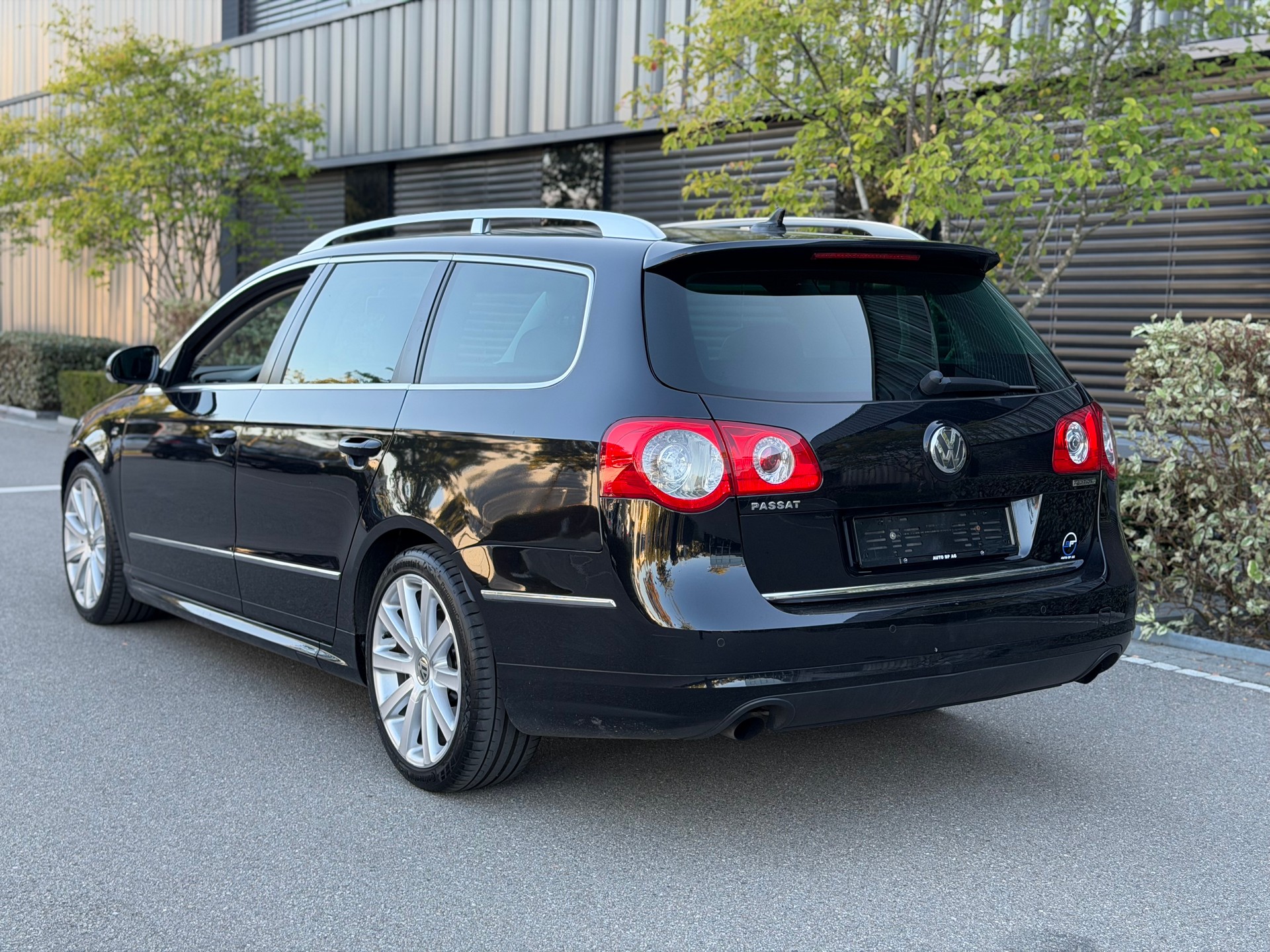 VW Passat Variant 3.2 V6 FSI R LINE 4Motion-image-6