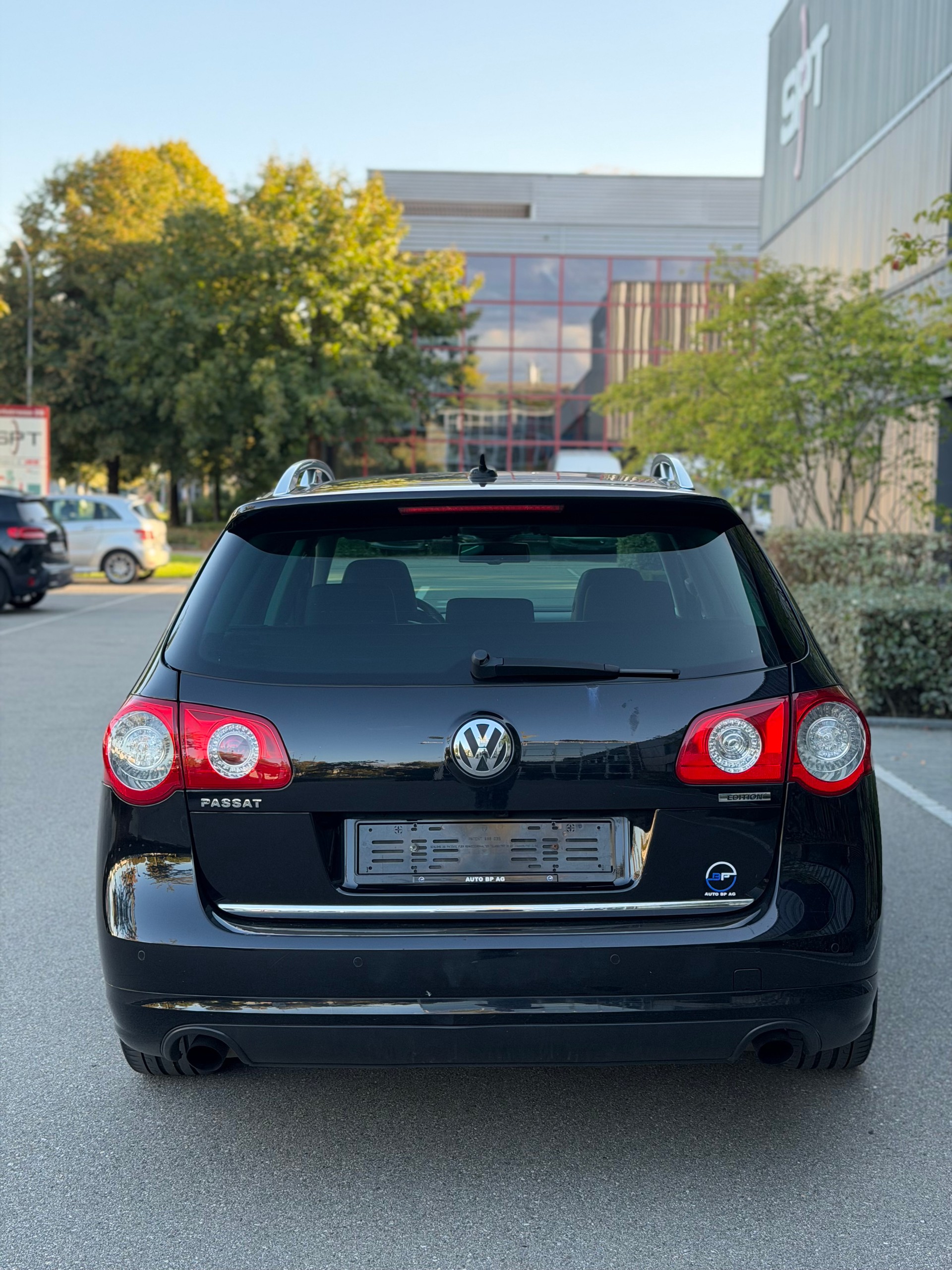 VW Passat Variant 3.2 V6 FSI R LINE 4Motion-image-5