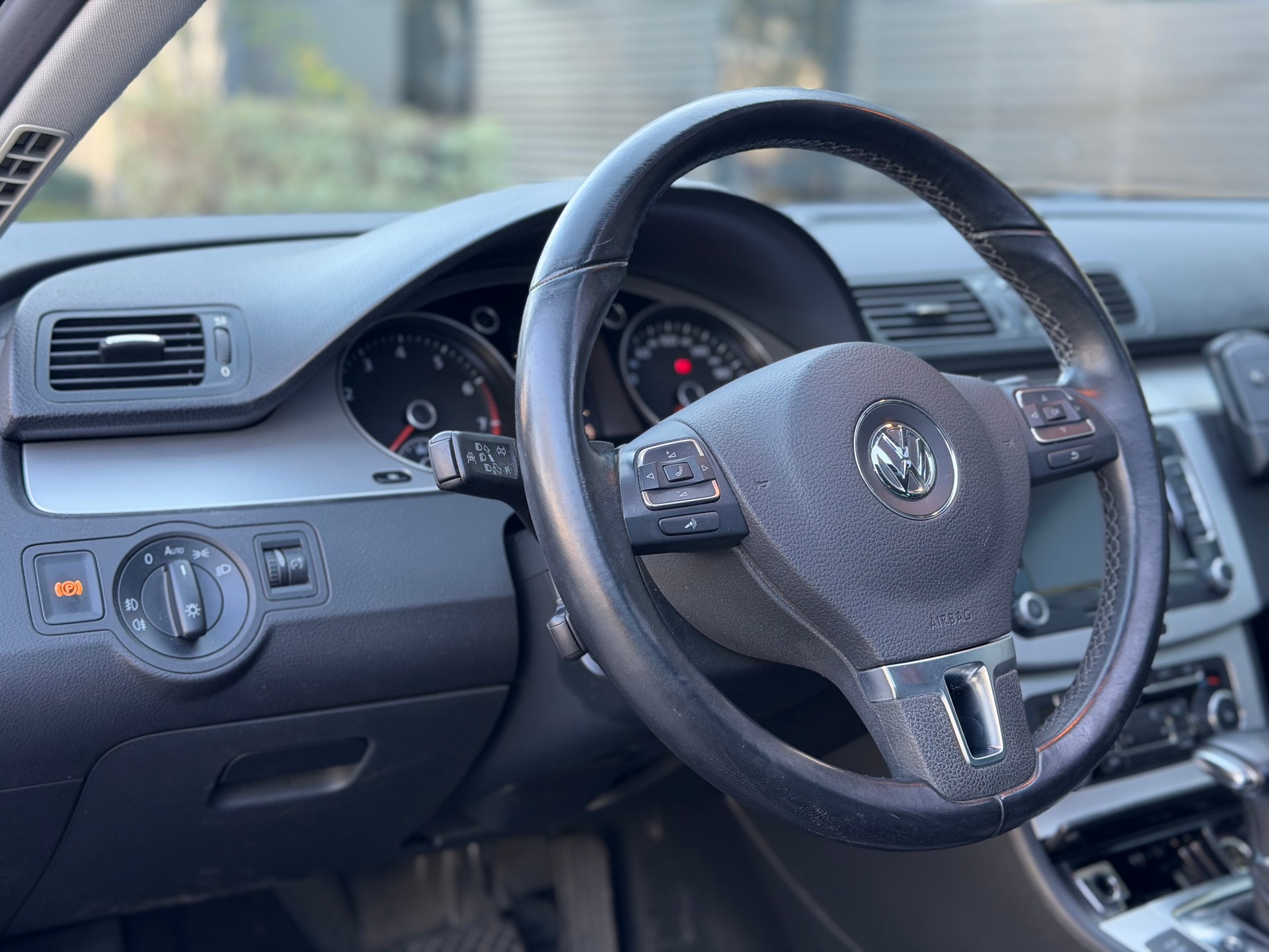VW Passat Variant 3.2 V6 FSI R LINE 4Motion-image-11