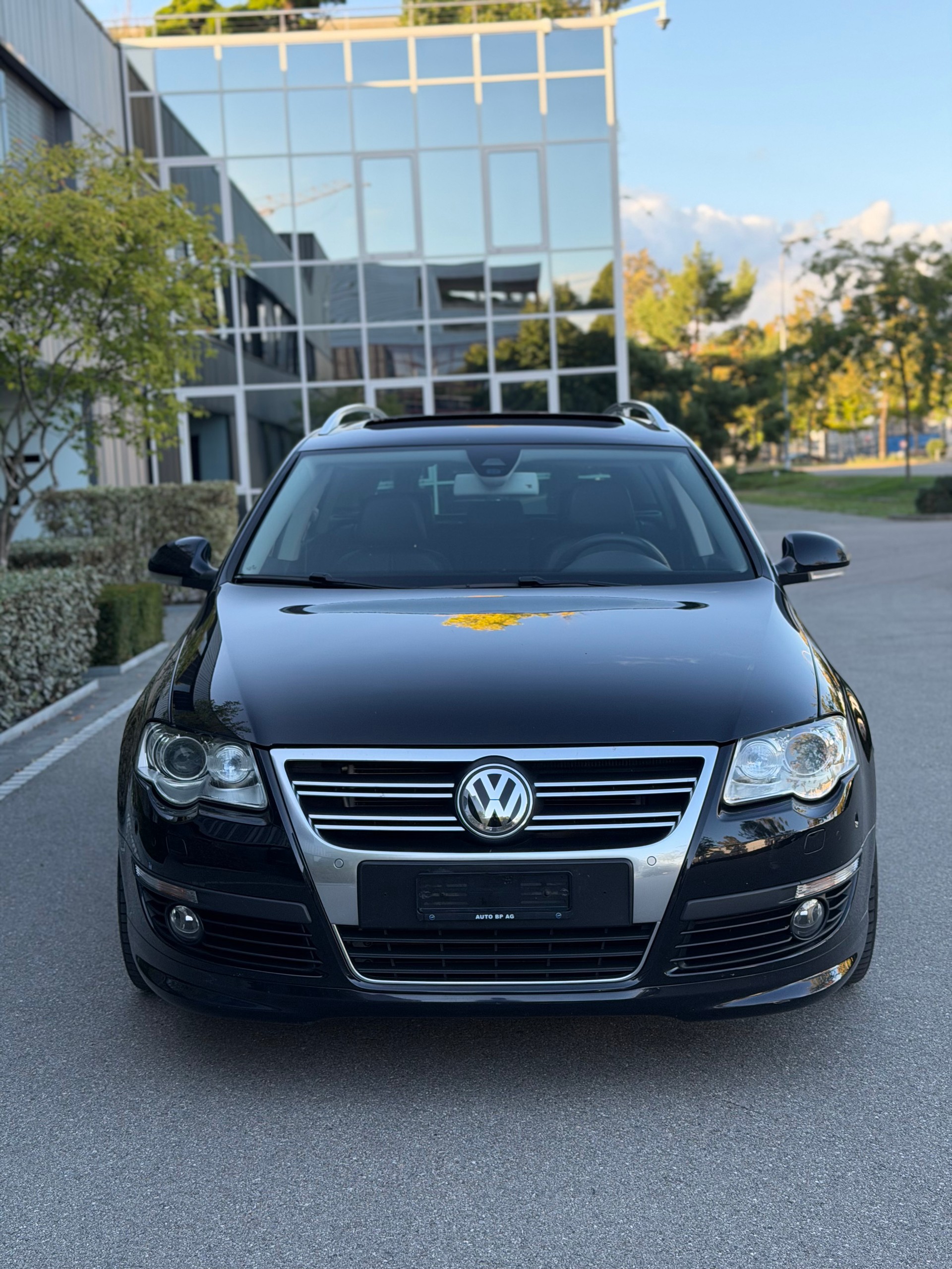 VW Passat Variant 3.2 V6 FSI R LINE 4Motion-image-2
