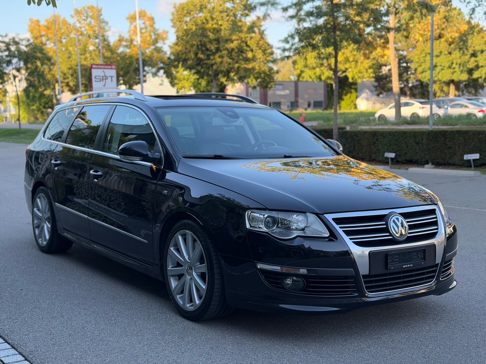 VW Passat Variant 3.2 V6 FSI R LINE 4Motion-image-4