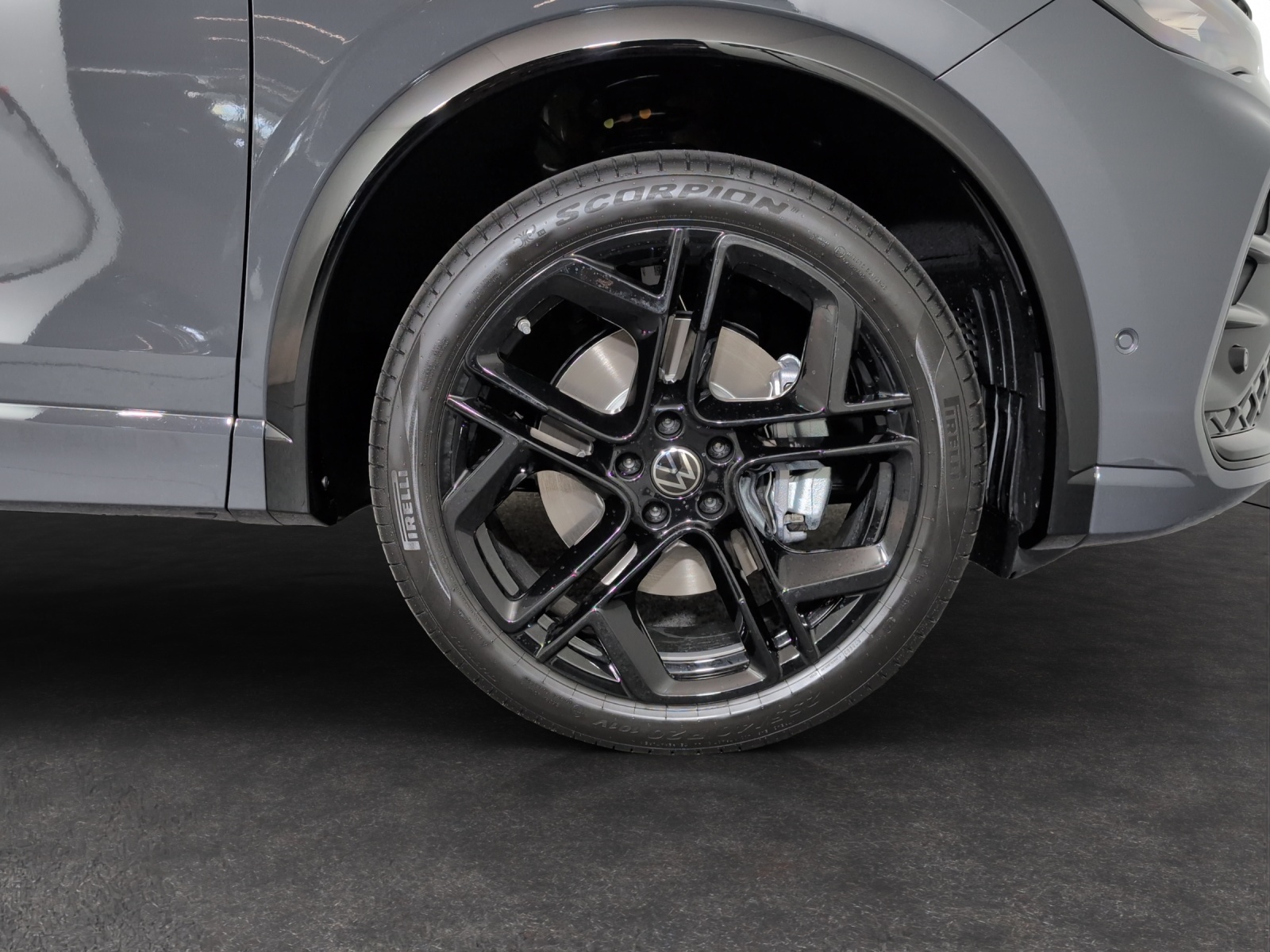 VW Tiguan 2.0 TSI DSG R-Line United 4Motion-image-4