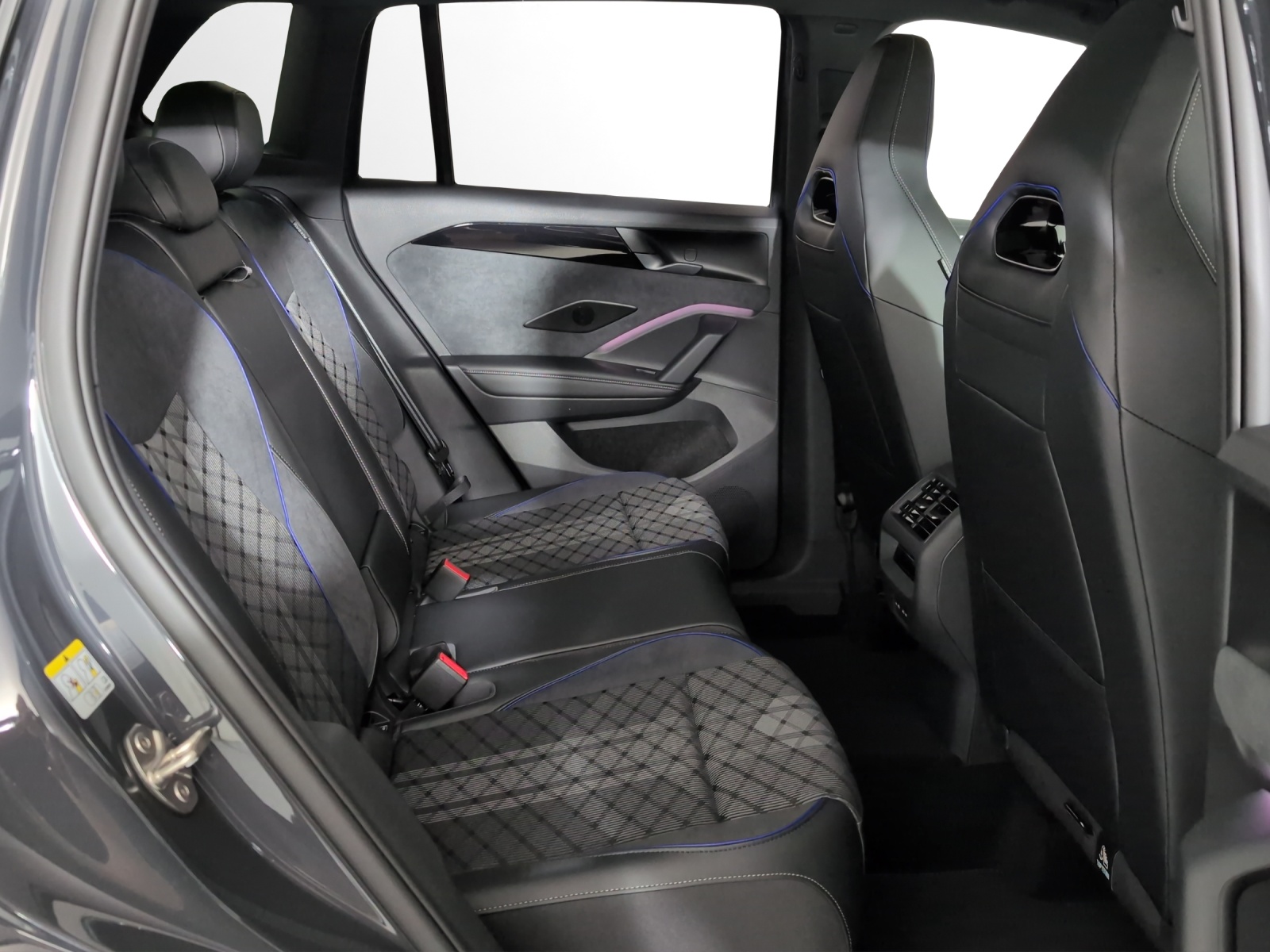 VW Tiguan 2.0 TSI DSG R-Line United 4Motion-image-9